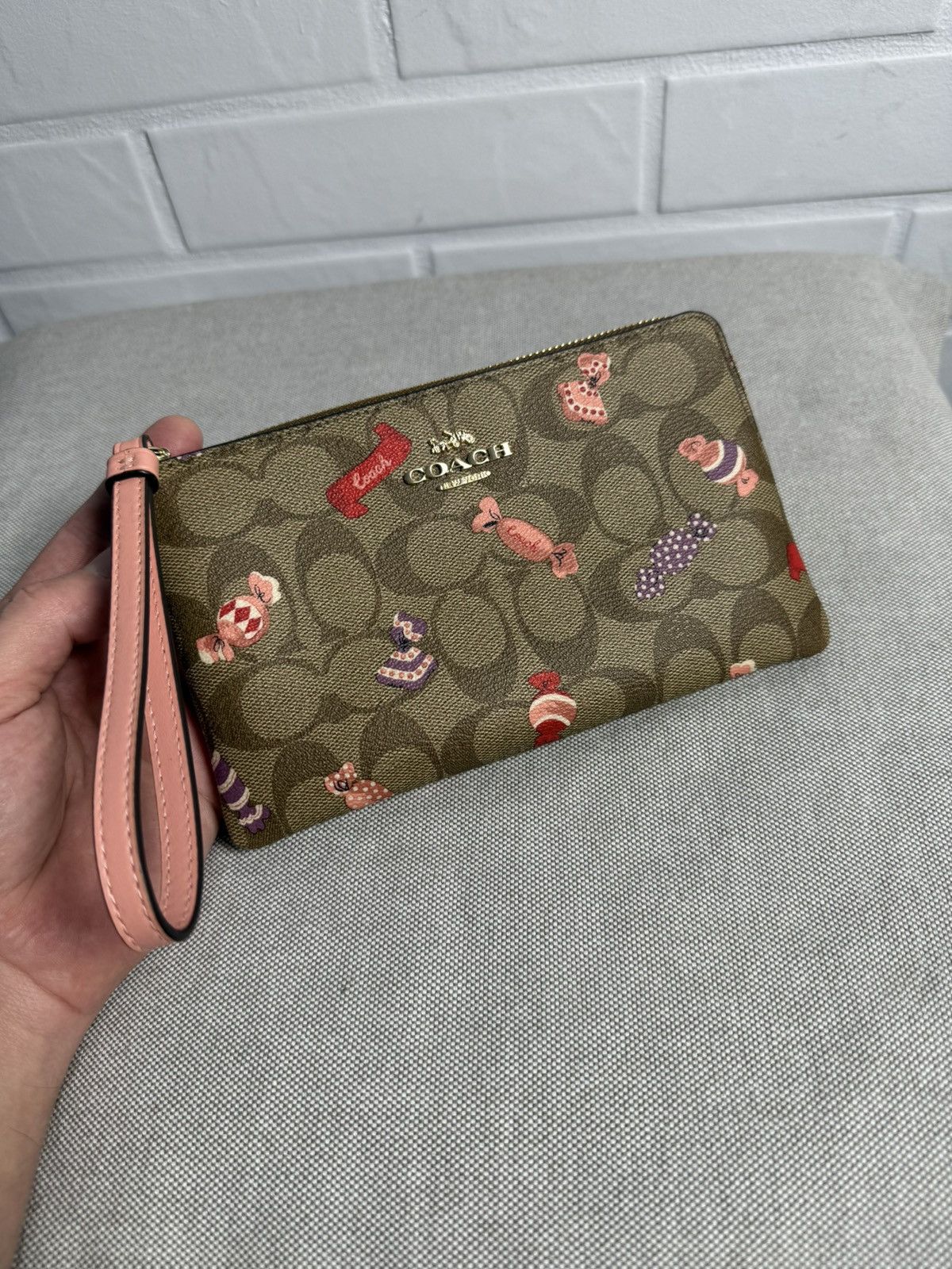 Coach Coach Large Corner Zip Wristlet In Signature Canvas Size ONE SIZE - 1 Thumbnail
