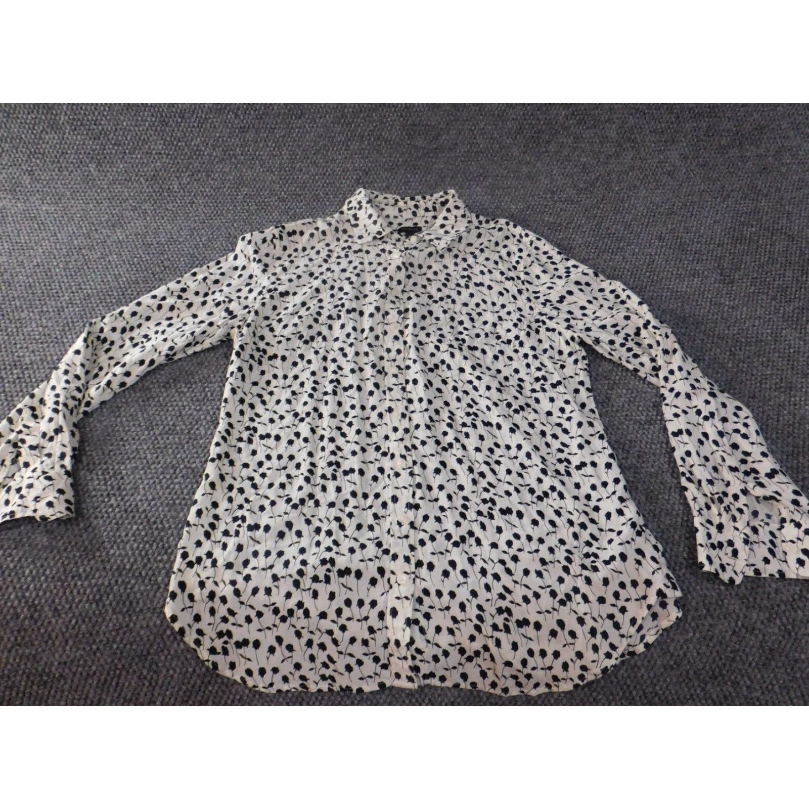Talbots Talbots Button-Up Shirt Women's Medium White Floral Blue Collared Long Sleeve Casual Rayon Regular Stretch Vintage: No Size M / US 6-8 / IT 42-44 - 2 Thumbnail