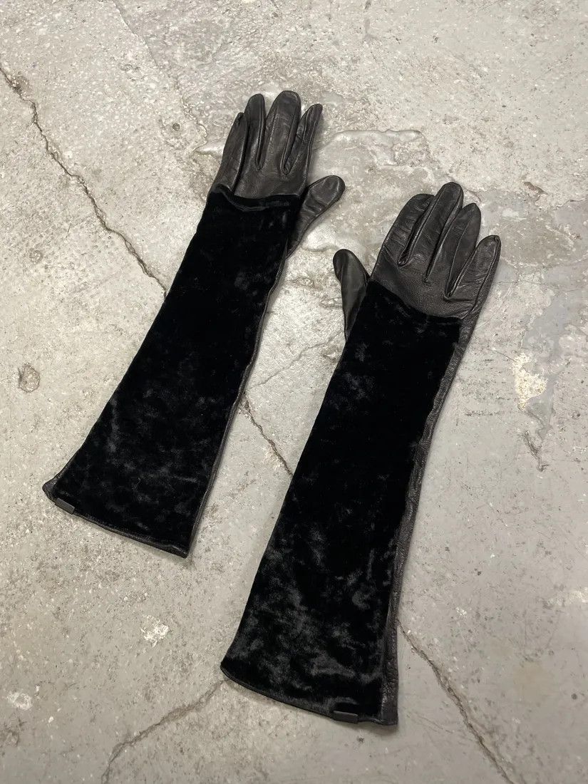 Emporio Armani × Vintage Emporio Armani Black Gloves Cuffs Hybrid Velvet & Leather Size ONE SIZE - 1 Thumbnail