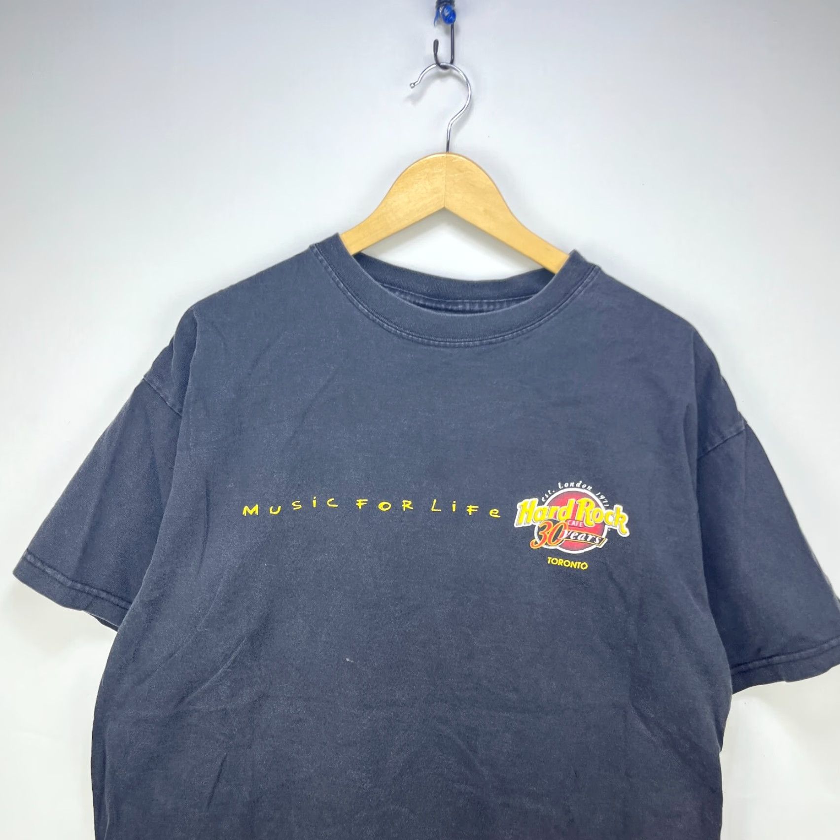 Hard Rock Cafe Vintage Hard Rock Cafe Toronto Sun Faded 90s Black XL T-Shirt User: Vintage Hard Rock Cafe Toronto Sun Faded 90s Black XL T-Shirt Size US XL / EU 56 / 4 - 2 Thumbnail