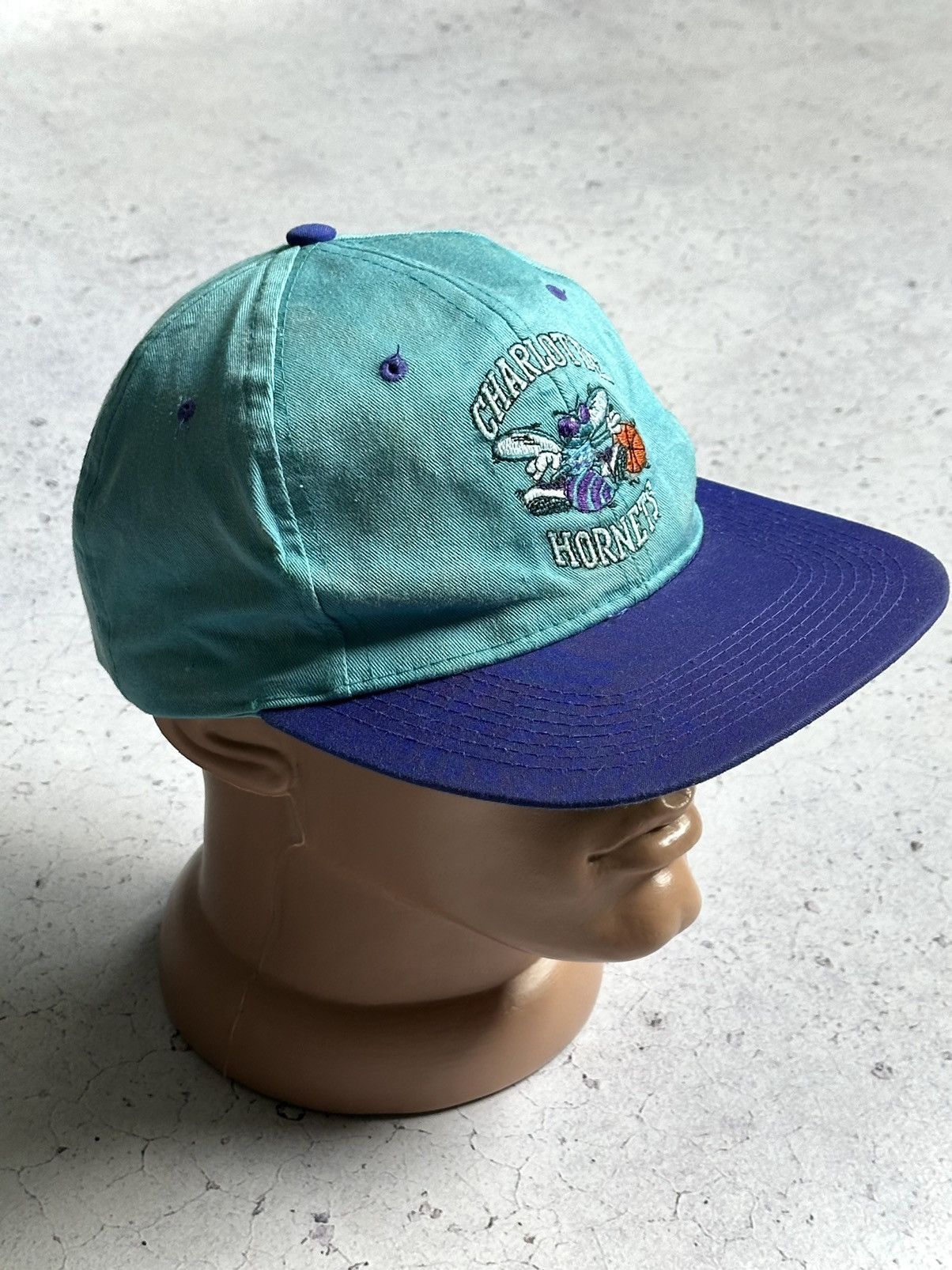 NBA × Vintage Vintage 90s NBA Charlotte Hornets SnapBack Hat Size ONE SIZE - 1 Thumbnail