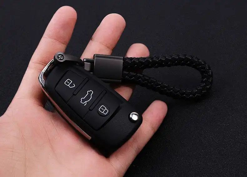 Jewelry × Vintage Leather Rope KeyChain Hand Woven Horseshoe Buckle Key Ring Size ONE SIZE - 3 Thumbnail