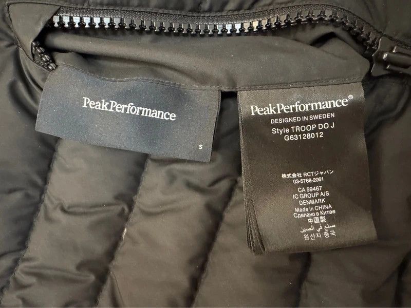 Peak Performance Peak Performance Troop Down Jacket Reversible size S Size US S / EU 44-46 / 1 - 14 Thumbnail