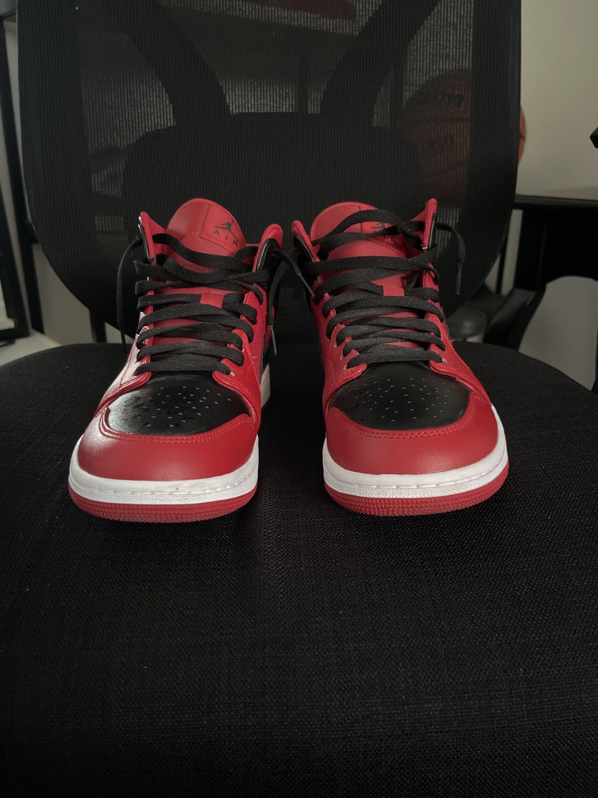 Jordan Brand × Nike Air Jordan 1 Mid Size US 9 / EU 42 - 3 Thumbnail