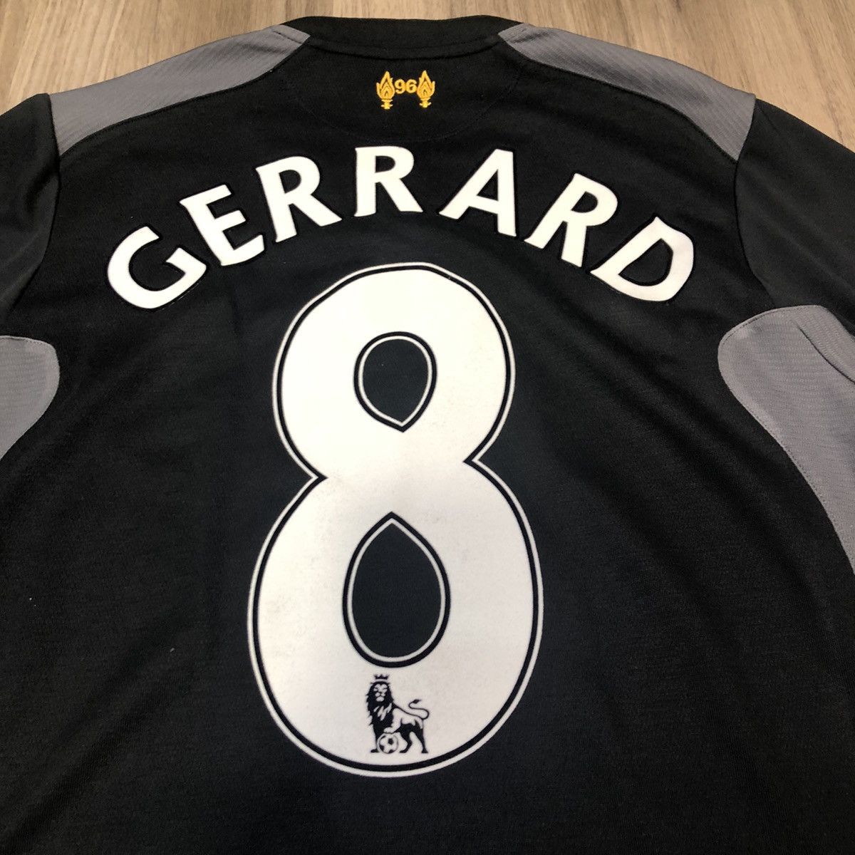 Warrior Liverpool 12/13 away shirt #8 Gerrard (Bnwt) youth size Size US XXS / EU 40 - 4 Thumbnail