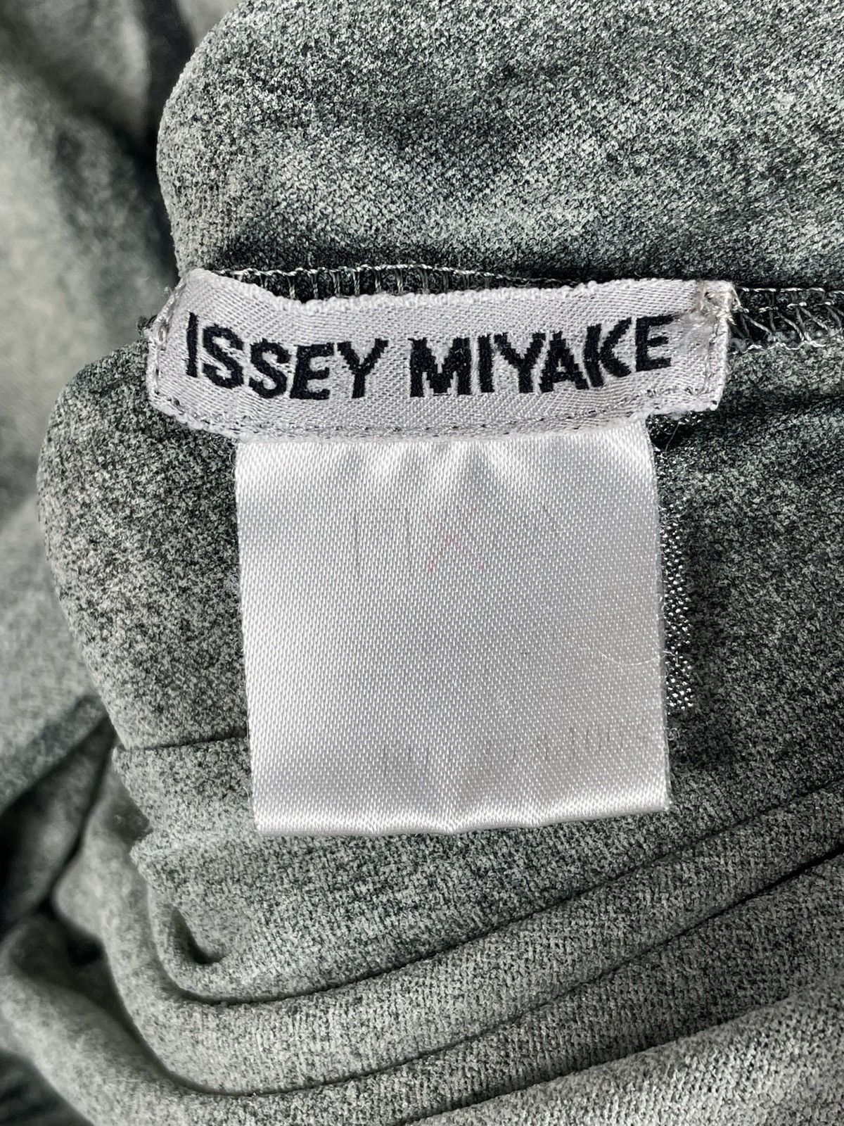 Issey Miyake Issey Miyake Vintage 90s T-shirt Asymmetrical Print Abstract Size M / US 6-8 / IT 42-44 - 7 Thumbnail