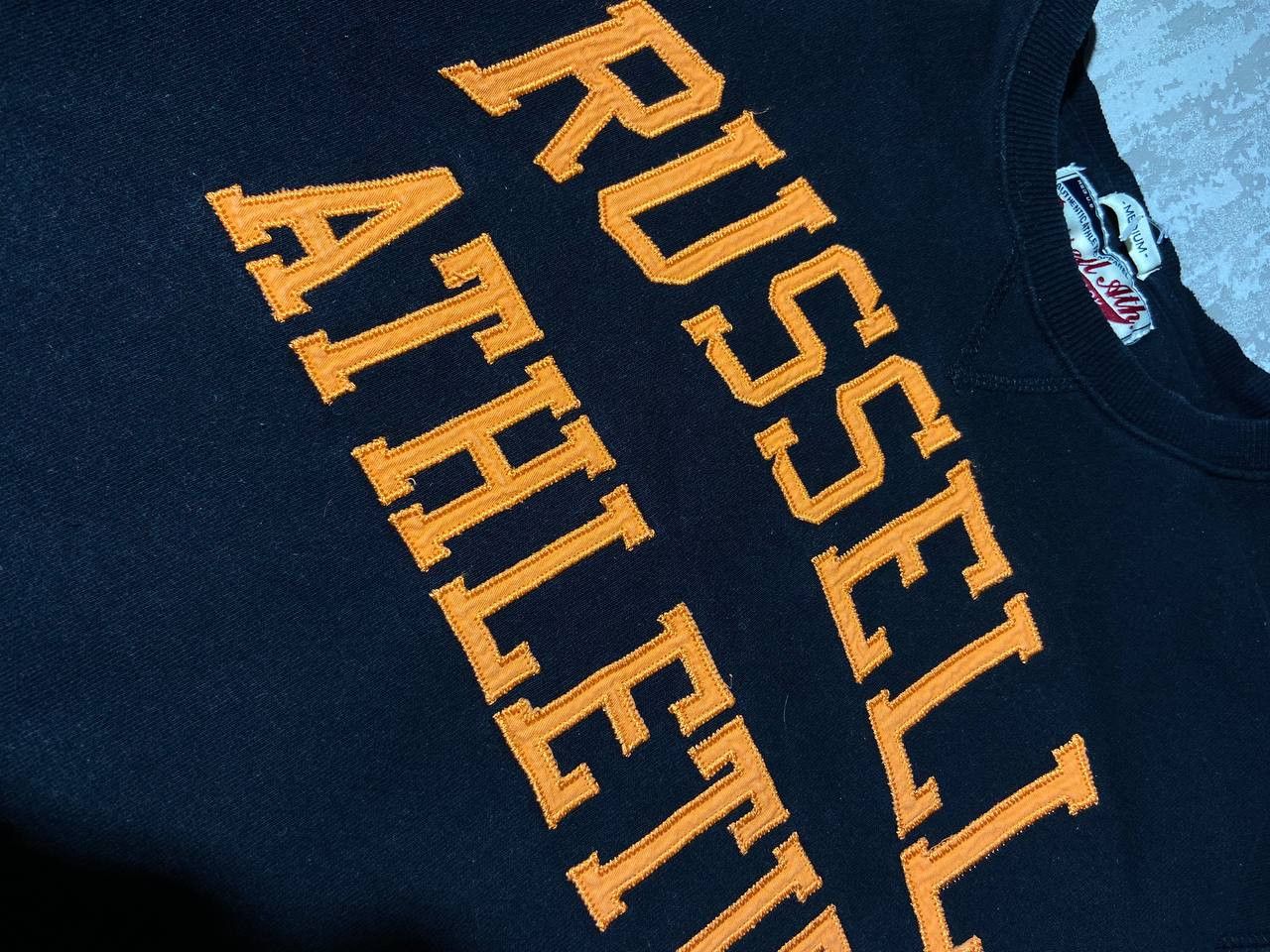 Russell Athletic × Vintage Vintage Russell Athletic Crewneck Sweatshirt Central Logo Size US S / EU 44-46 / 1 - 4 Thumbnail