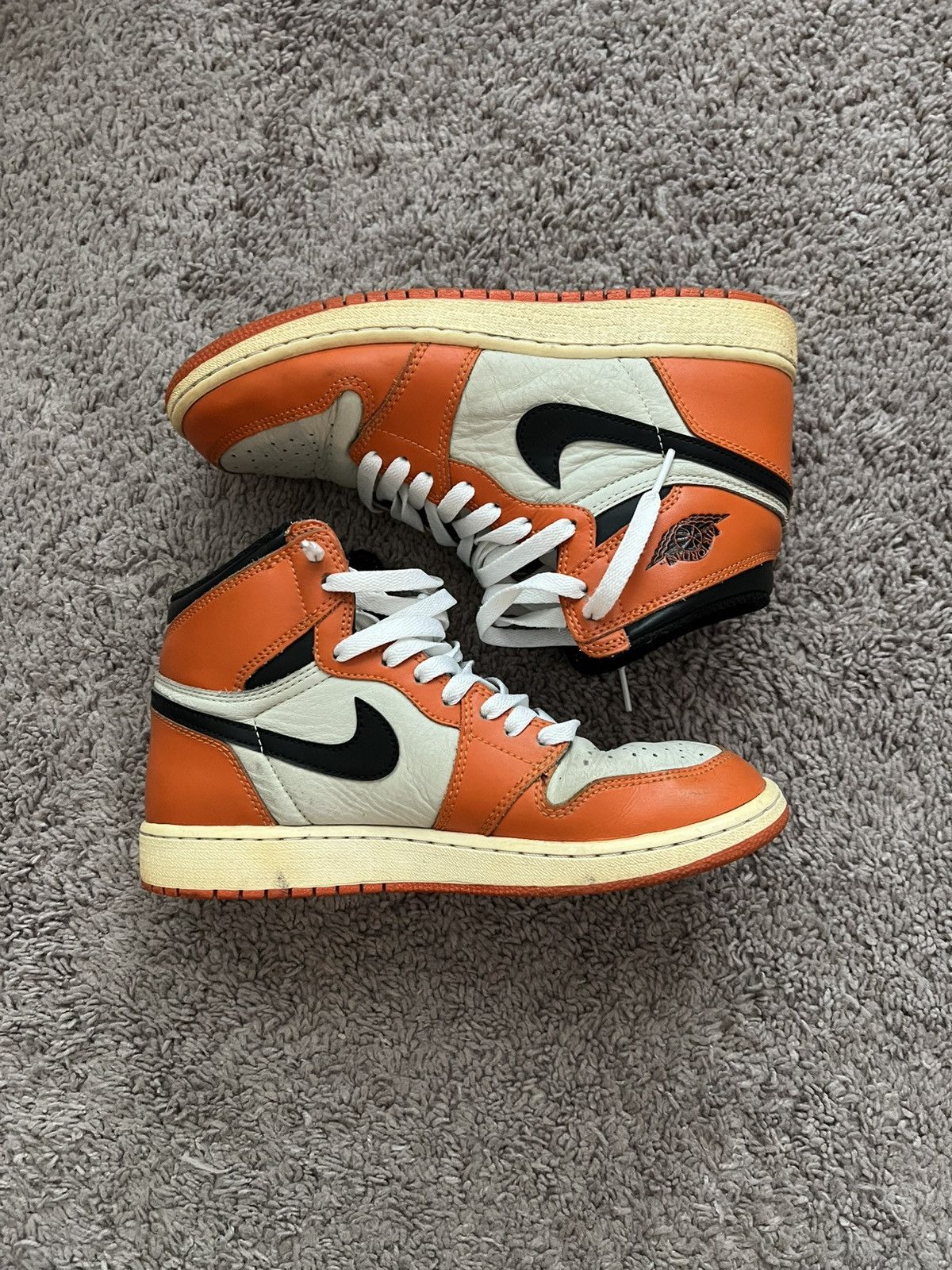 Jordan Brand Air Jordan 1 Retro High OG Shattered Backboard Away Size 7 Size US 7 / EU 40 - 1 Thumbnail