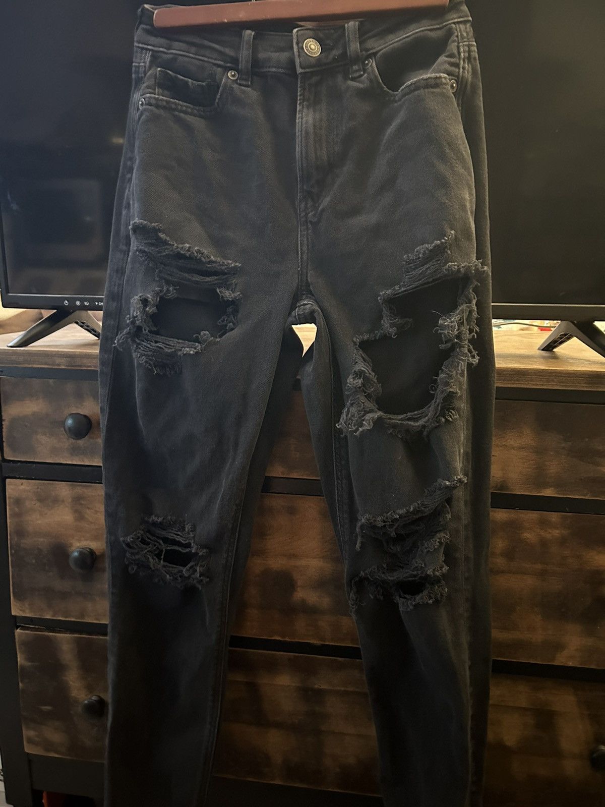 American Eagle Outfitters Black ripped mom jeans Size 24" / US 00 / IT 34 - 1 Thumbnail