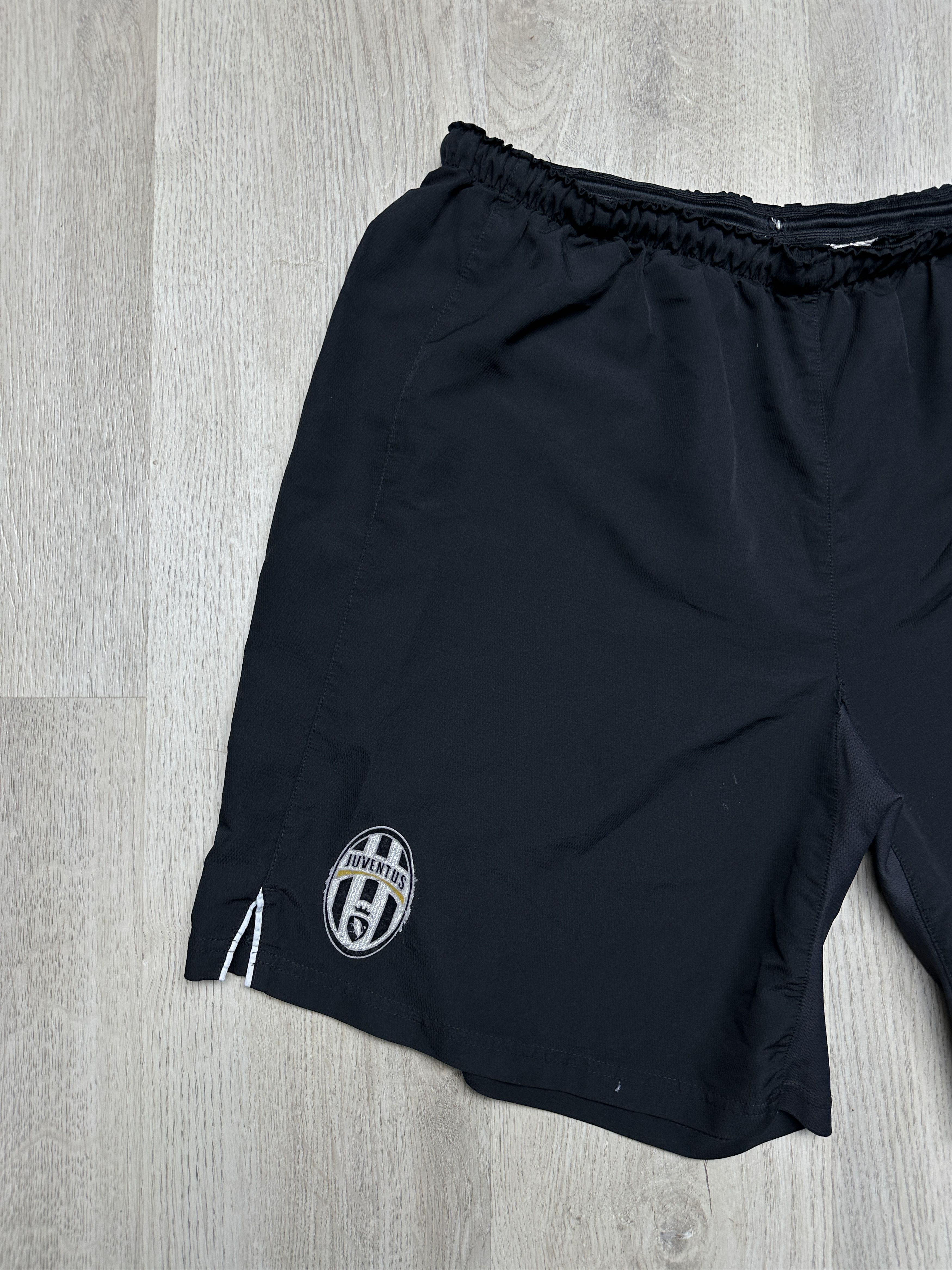Nike Nike Juventus Vintage Mens Shorts Size US 36 / EU 52 - 2 Thumbnail