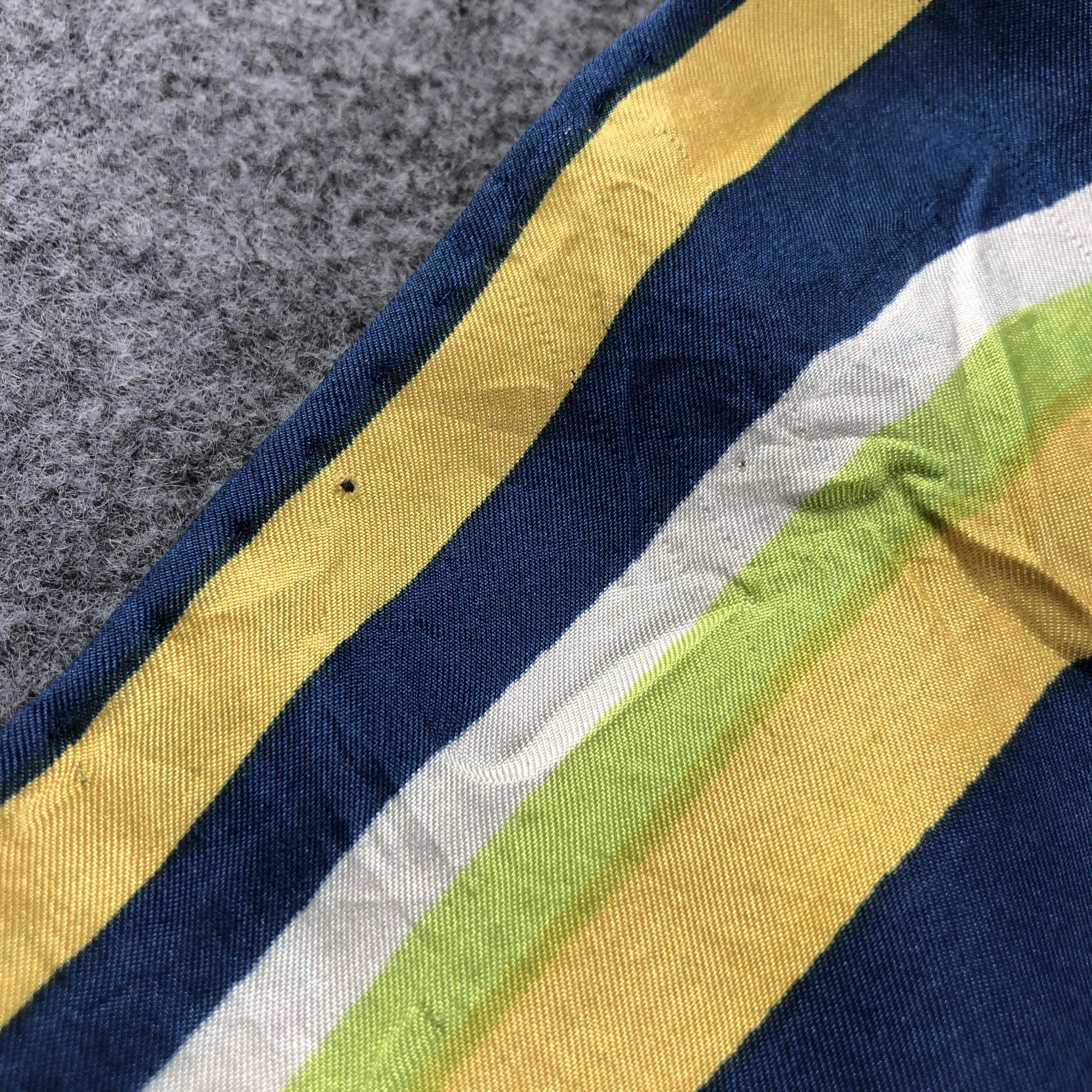 Vintage Vintage Abstract Hand Rolled Silk Scarf M697 Size ONE SIZE - 7 Thumbnail