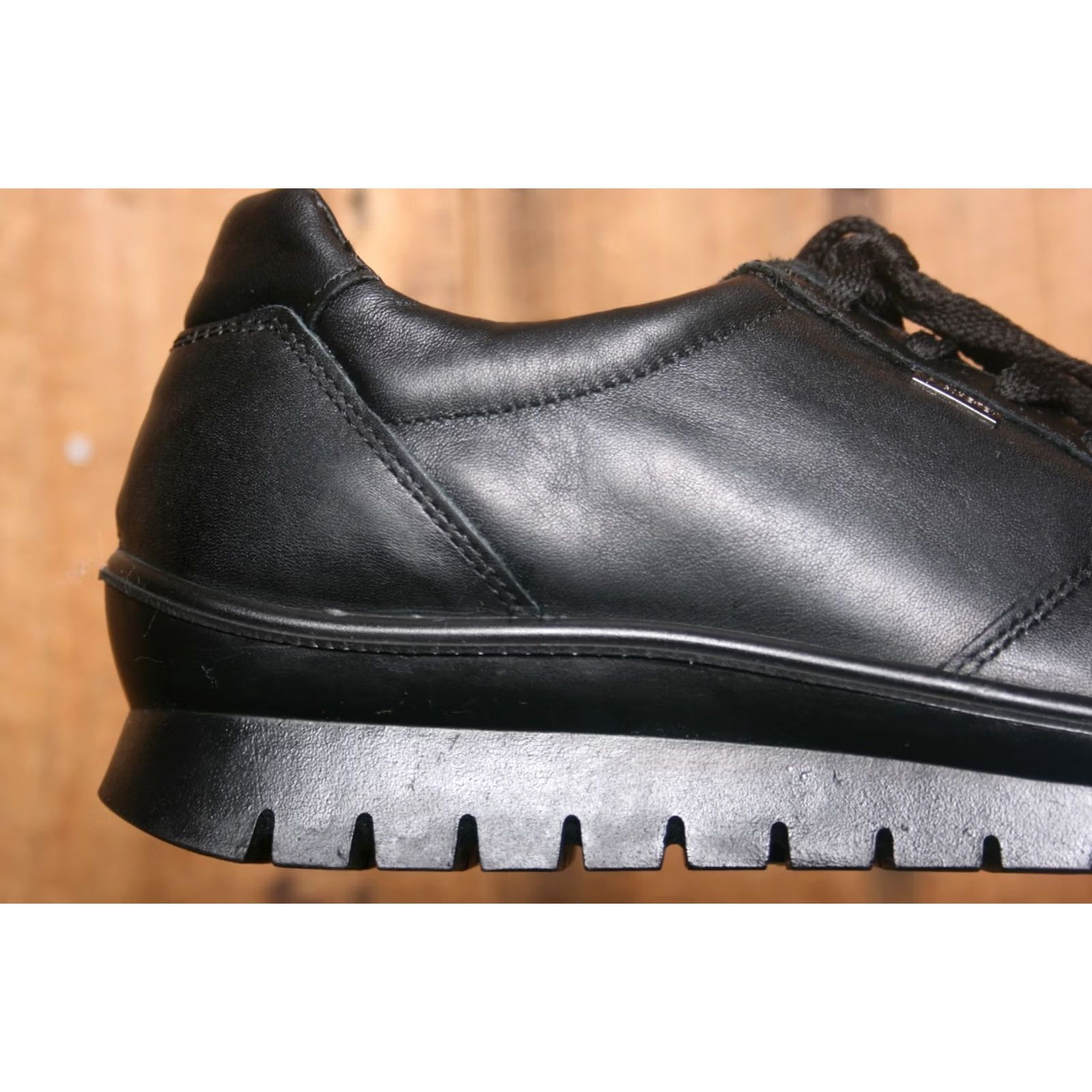 Vintage IGI&CO. Black Leather Gore-Tex Sneakers EUR 40 UK 7 US 9 Womens Sneaker Black Leather Gore-Tex Lace Up 40 9 Size US 9 / IT 39 - 7 Thumbnail