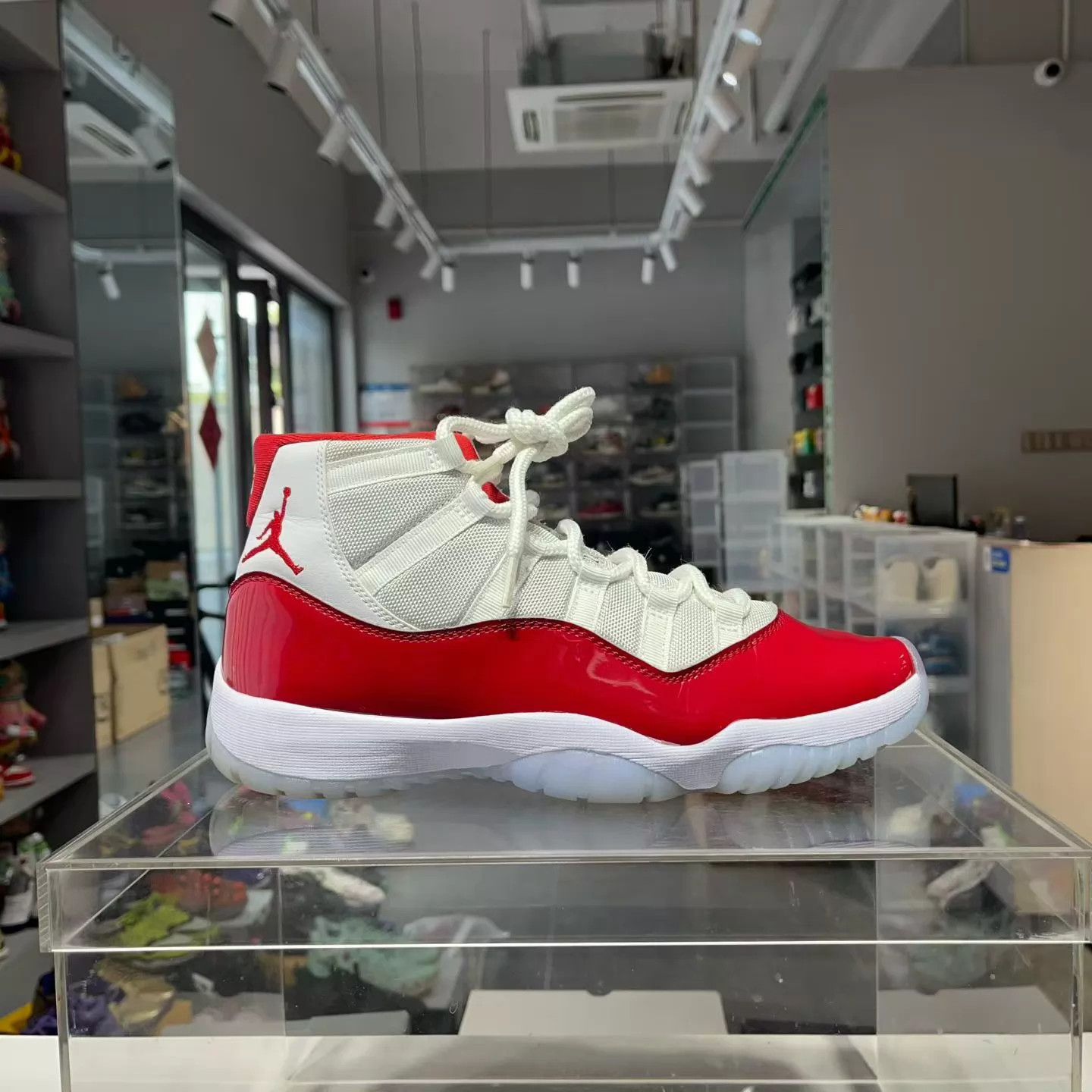 Nike Air Jordan 11 Cherry US 43 Size US 10 / EU 43 - 3 Thumbnail