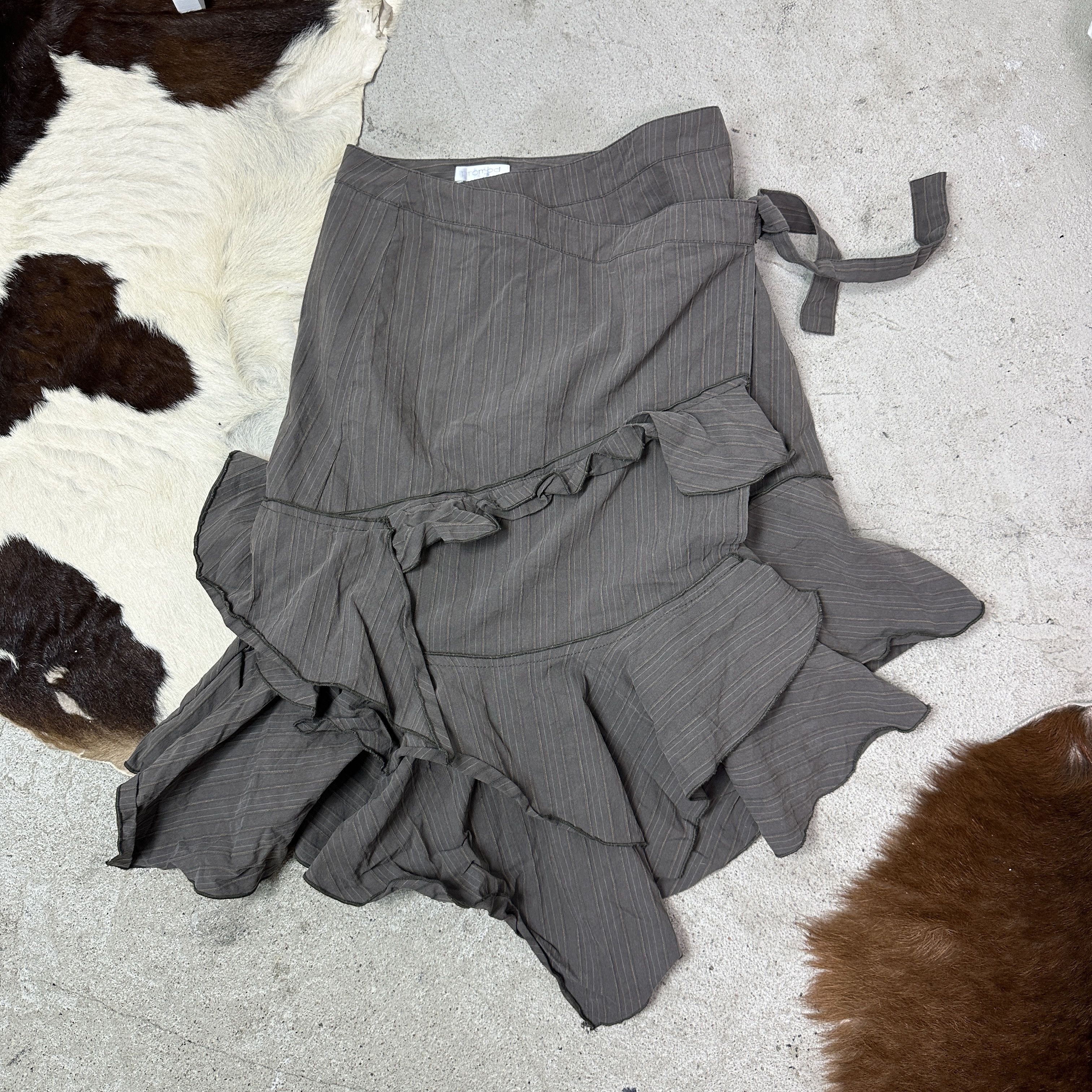 Vintage Vintage Avant Garde Military Asymmetrical Wrapped Skirt 00s Size 25" / US 0 / IT 36 - 2 Thumbnail