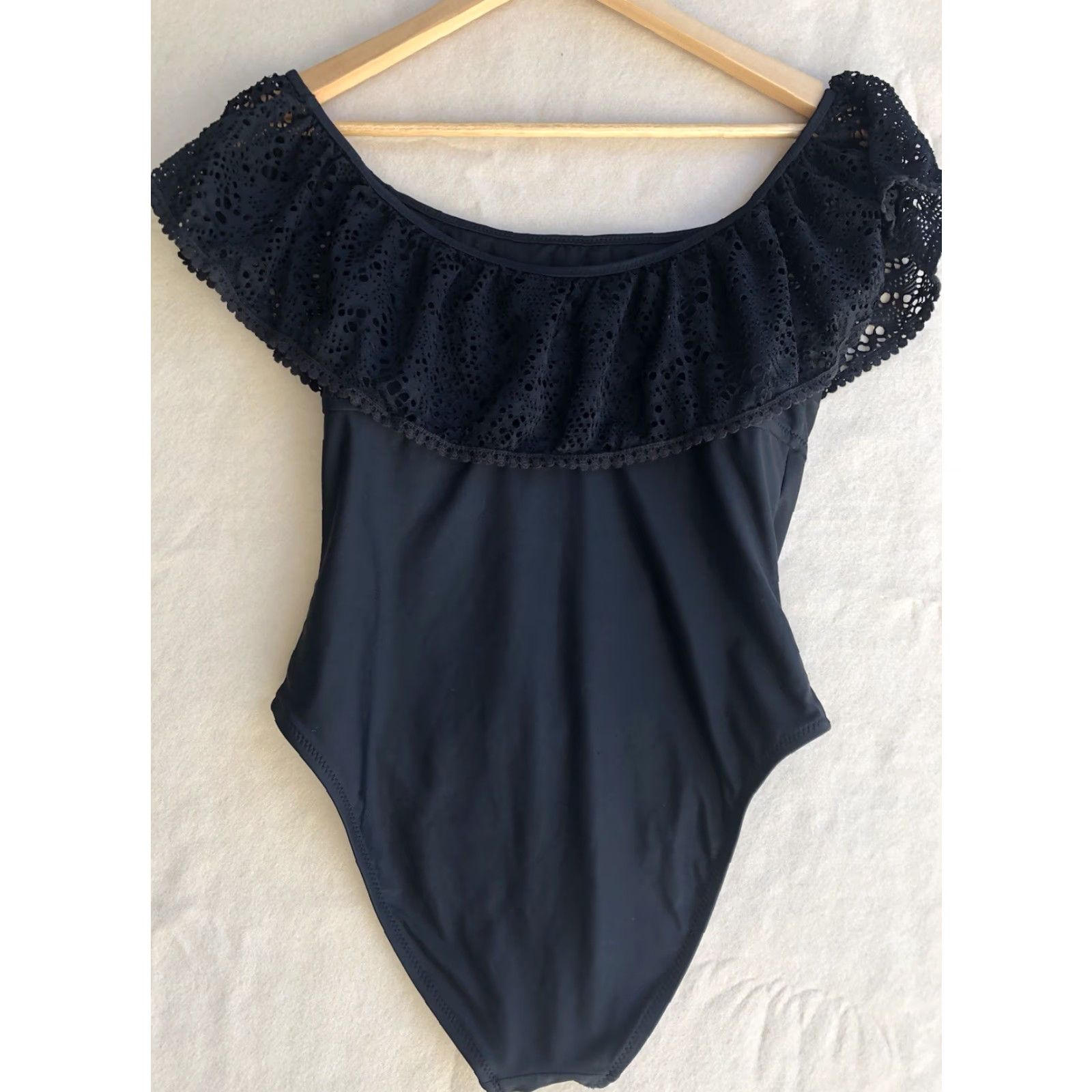 Vintage Shade One Piece Swimwear Women Medium Black Designer Polyester Spandex Shade Swimwear M Black Women Medium One Piece Designer Swimsuit Size ONE SIZE - 2 Thumbnail