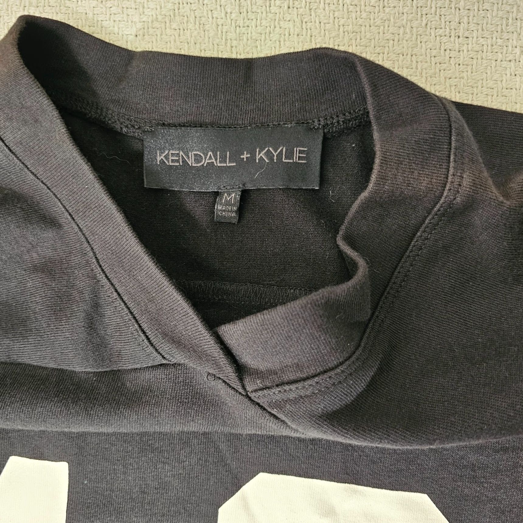 Vintage Kendall & Kylie Top Jersey #18 Graphic Black Short Sleeve Medium Size S / US 4 / IT 40 - 2 Thumbnail