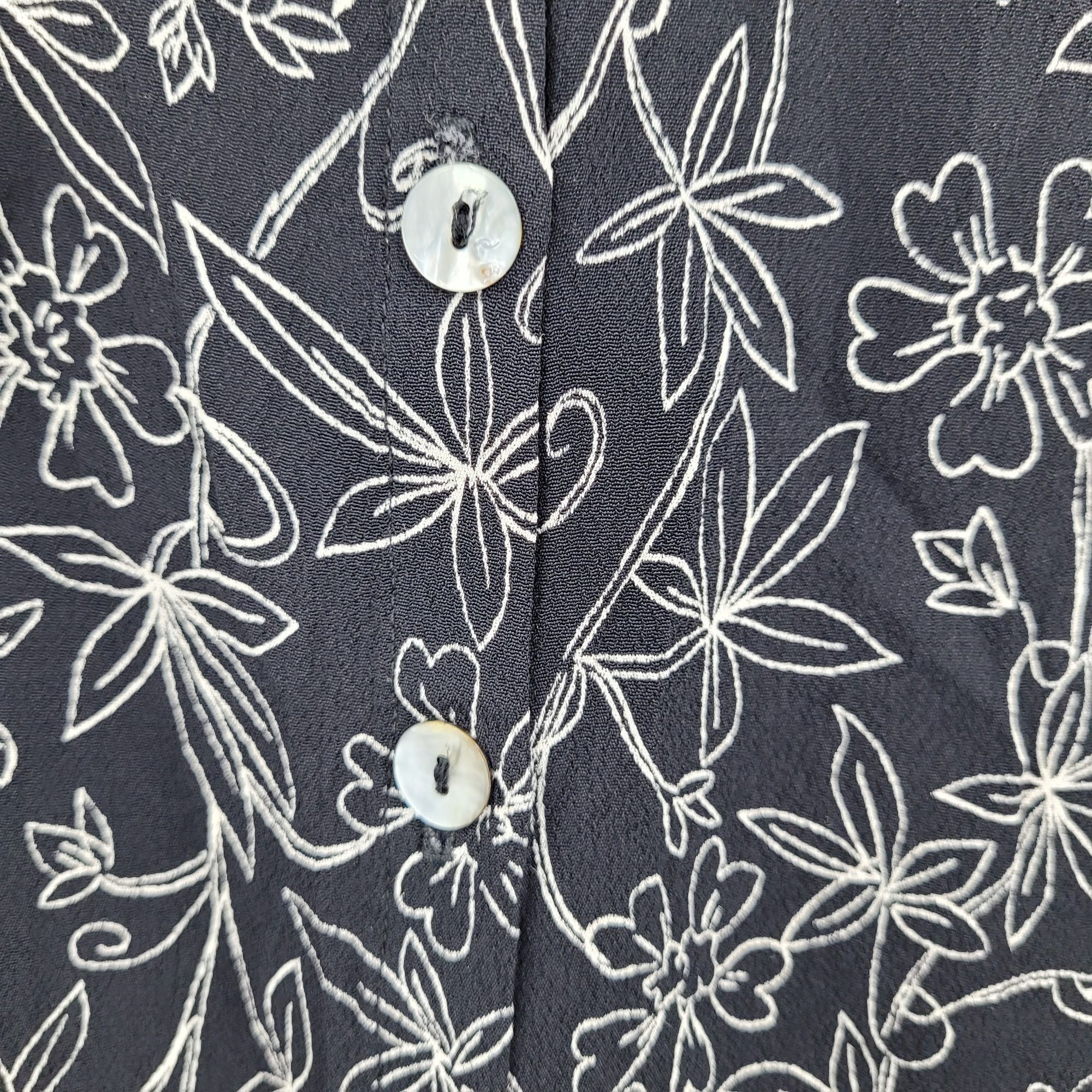 Vintage Vintage Maxi Skirt M Black White Floral Rayon Button Front Size 26" / US 2 / IT 38 - 2 Thumbnail