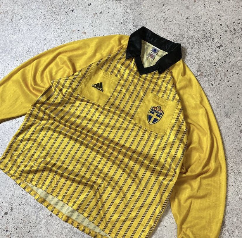 Vintage Vintage 1994-96s Adidas Sweden Soccer Jersey Y2K Hype Drill Size US XL / EU 56 / 4 - 2 Thumbnail