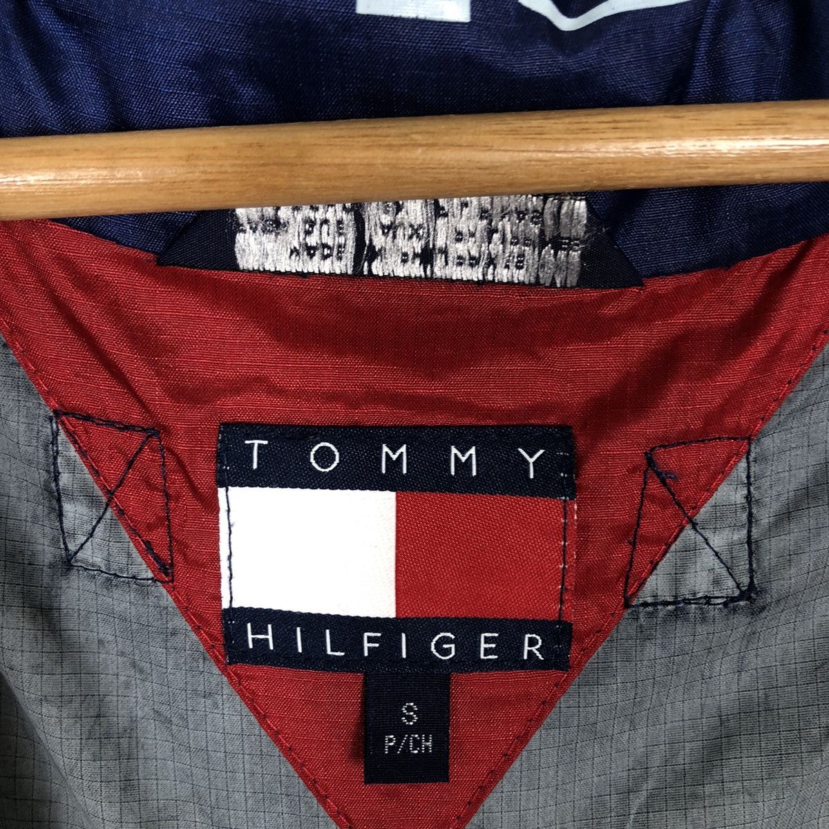 Japanese Brand 🔥90’s VINTAGE SURVIVAL WINDBREAKER JACKET TOMMY HILFIGER Size US S / EU 44-46 / 1 - 15 Thumbnail