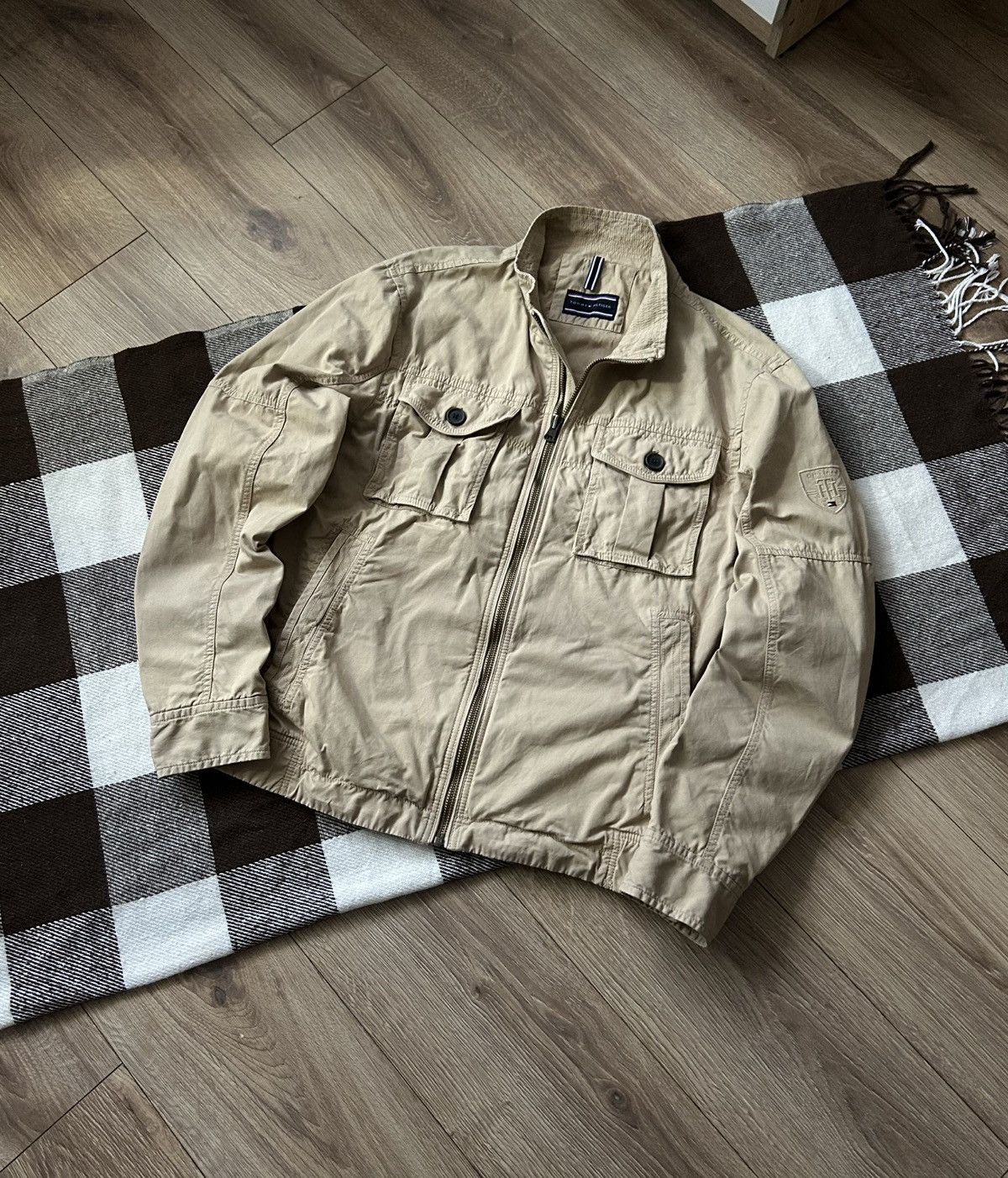 Tommy Hilfiger Tommy Hilfiger Mens beige multi-pocket bomber jakcet Size US XL / EU 56 / 4 - 1 Thumbnail