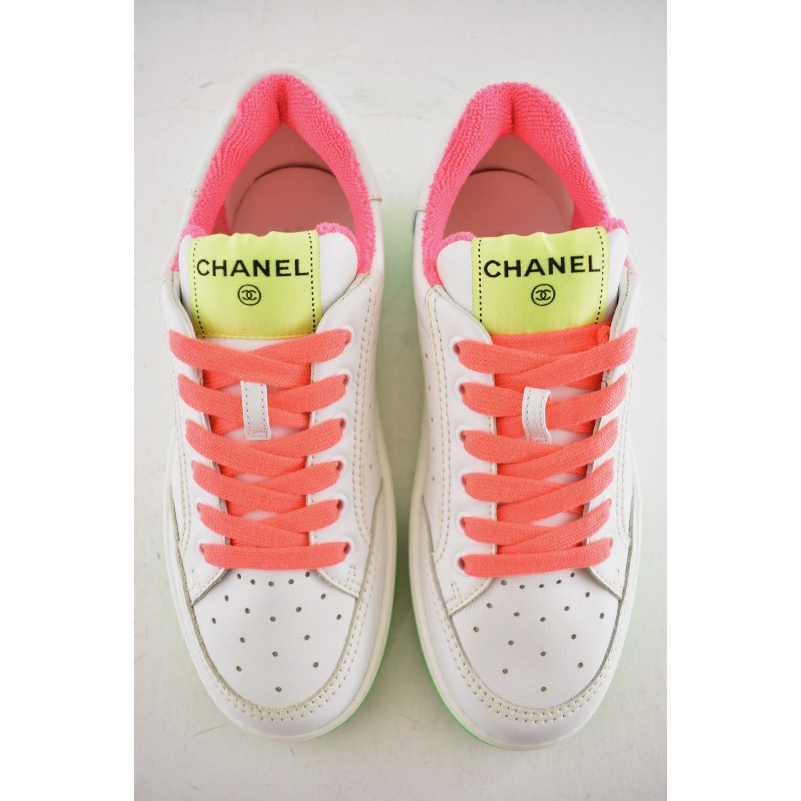 Chanel Chanel Neon CC Logo Flat Lace Up Runner Trainer Sneaker 37 Size US 7 / IT 37 - 7 Thumbnail