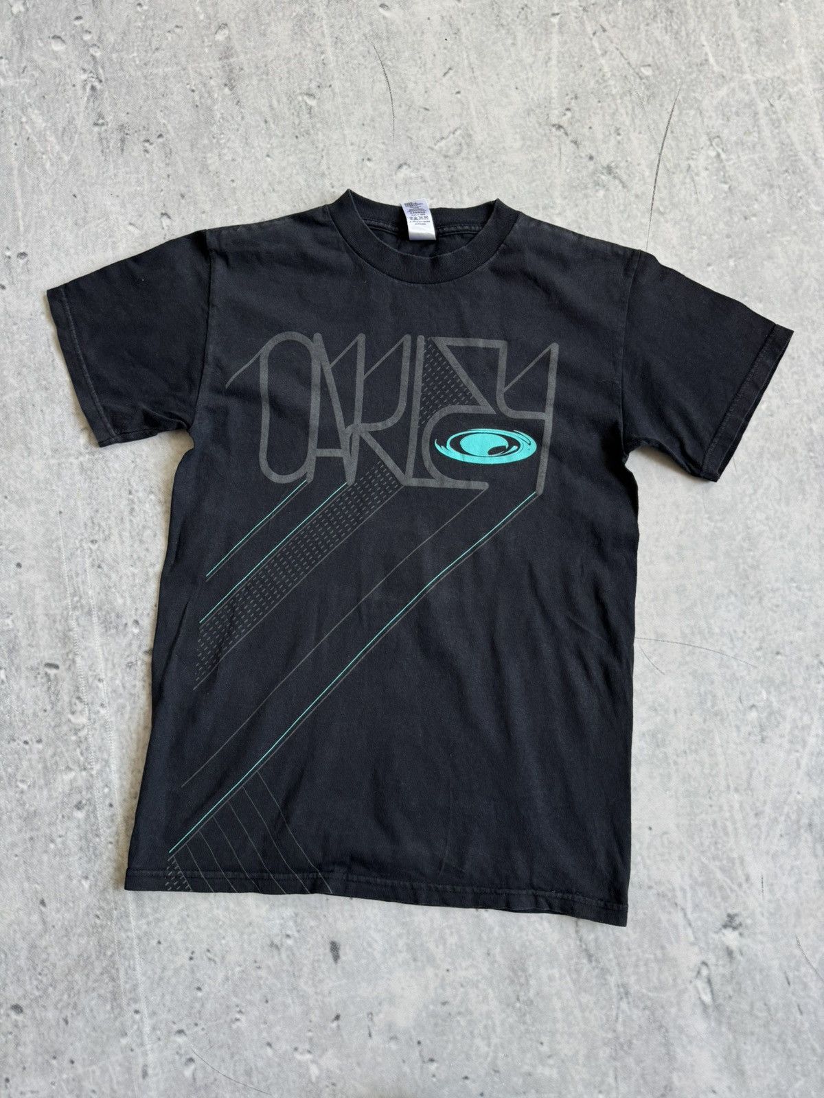 Vintage Oakley big logo tee streetwear Size US S / EU 44-46 / 1 - 1 Thumbnail