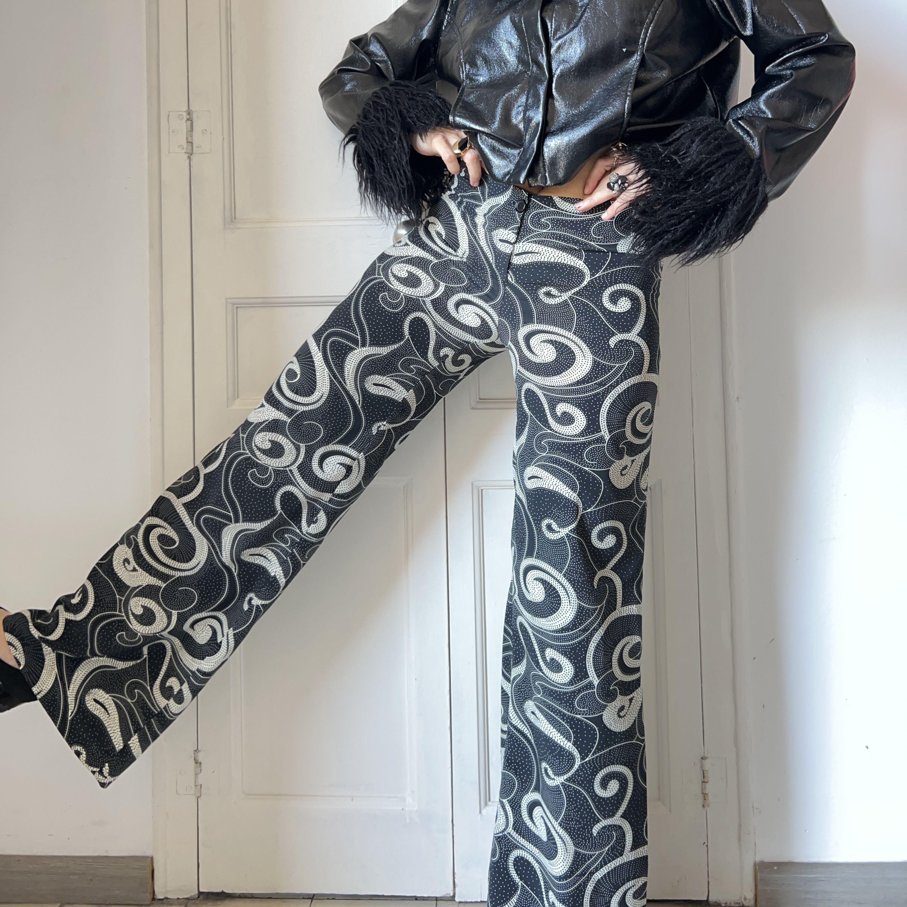 Vintage Vintage Y2k Monochrome Swirl Wide Leg Pants Size 27" / US 4 / IT 40 - 6 Thumbnail