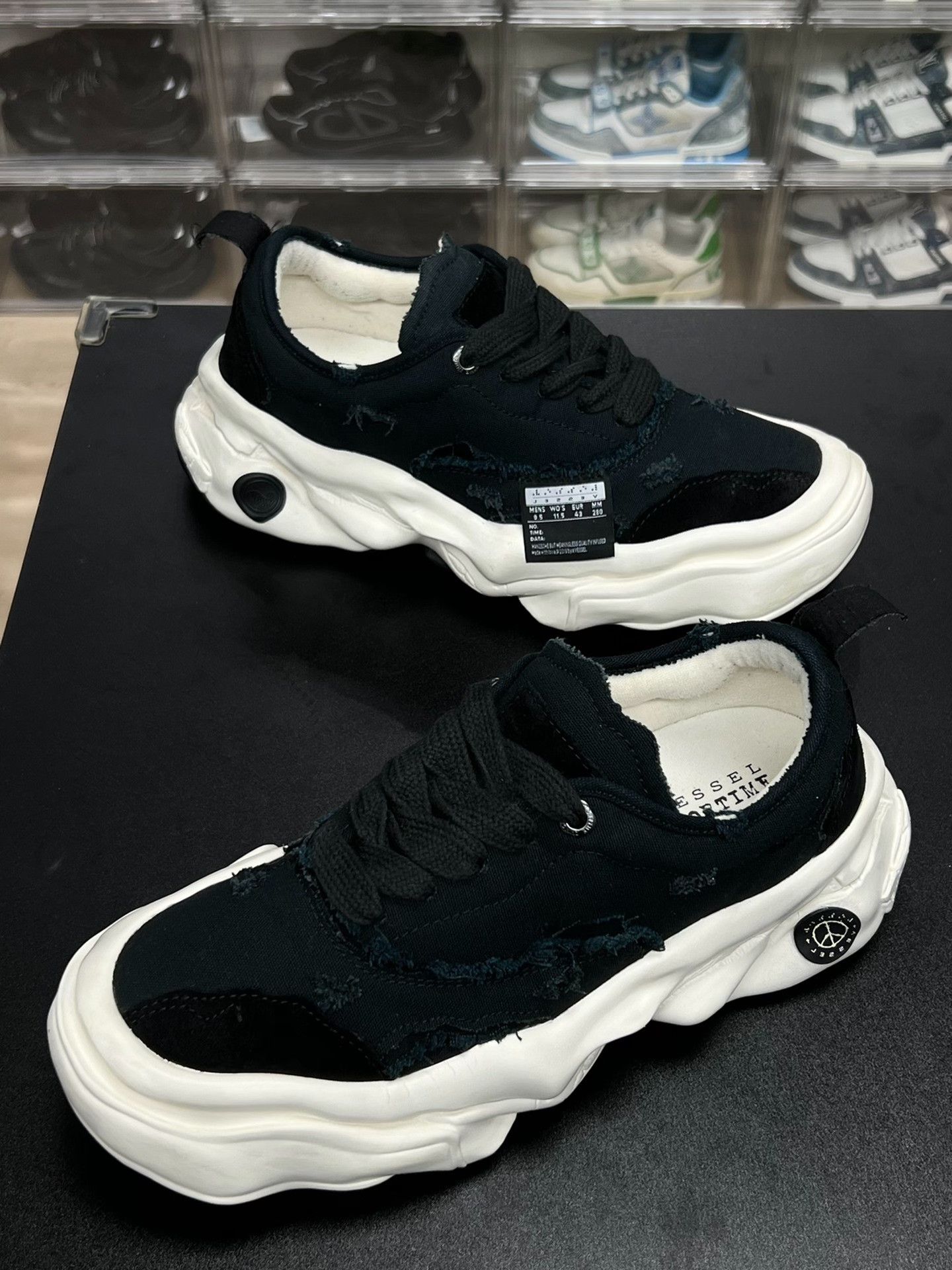 Yohji Yamamoto Yohji Yamamoto Lowtop Sneakers 10 Men Size US 10 / EU 43 - 1 Thumbnail