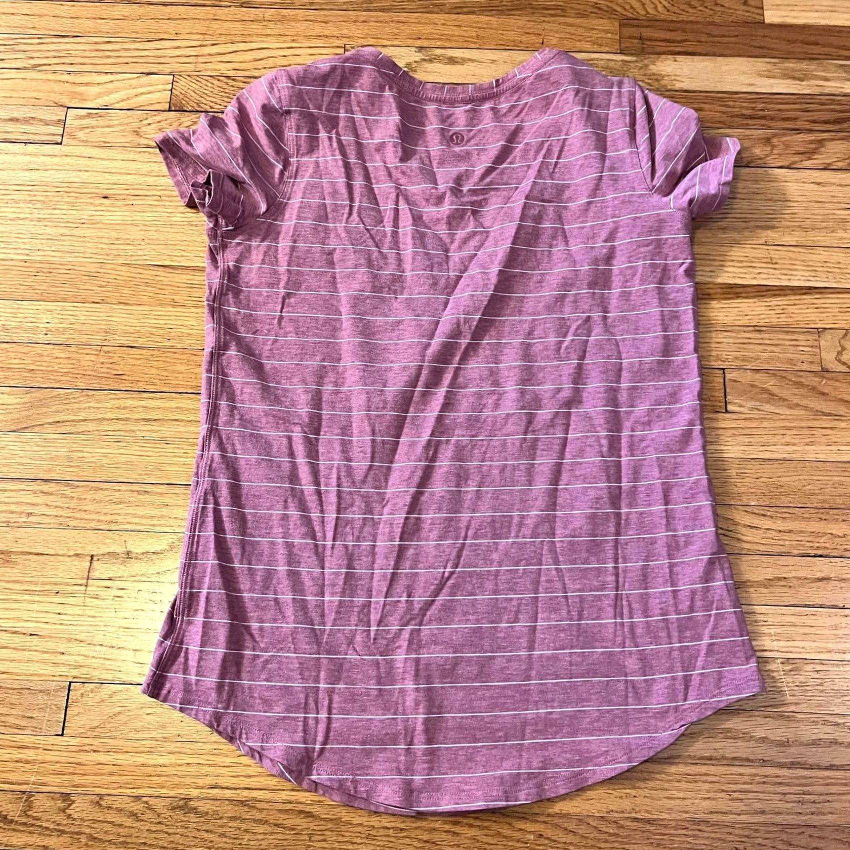 Lululemon Lululemon Shirt Womens Small Pink Striped V Neck Short Sleeve Performance T-Shirt Womens S pink V Neck Striped Short Sleeve Performance Size S / US 4 / IT 40 - 3 Thumbnail
