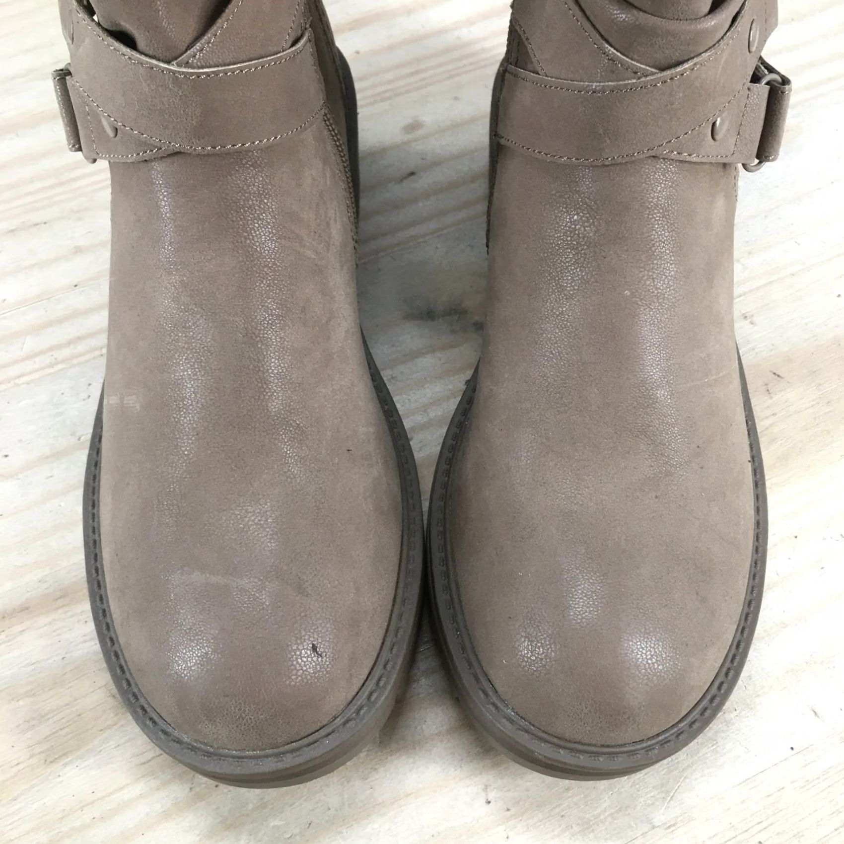 Vintage Maurices Boots Womens Arya Ankle Booties Brown Faux Leather Side Zip Block M Womens 7.5 Shoes Brown Bootie Casual Fall Winter Modern Mens? Size US 8 / IT 38 - 6 Thumbnail