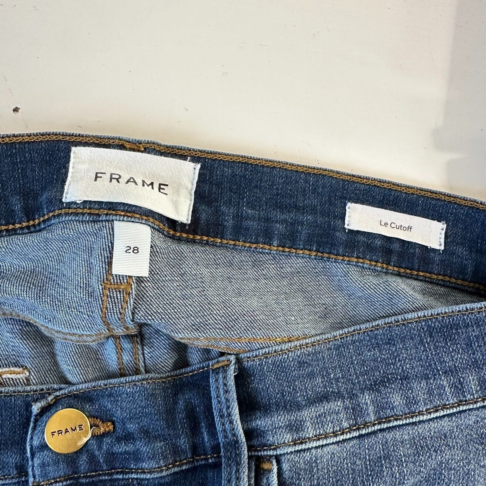 Frame Frame Le Cutoff Med Wash Distressed Raw Hem Jean Shorts 31 Size 28" / US 6 / IT 42 - 6 Thumbnail