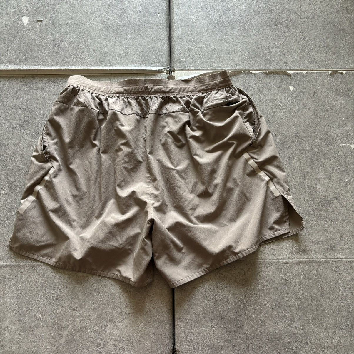 Nike Tan nike running shorts Size US 30 / EU 46 - 8 Thumbnail