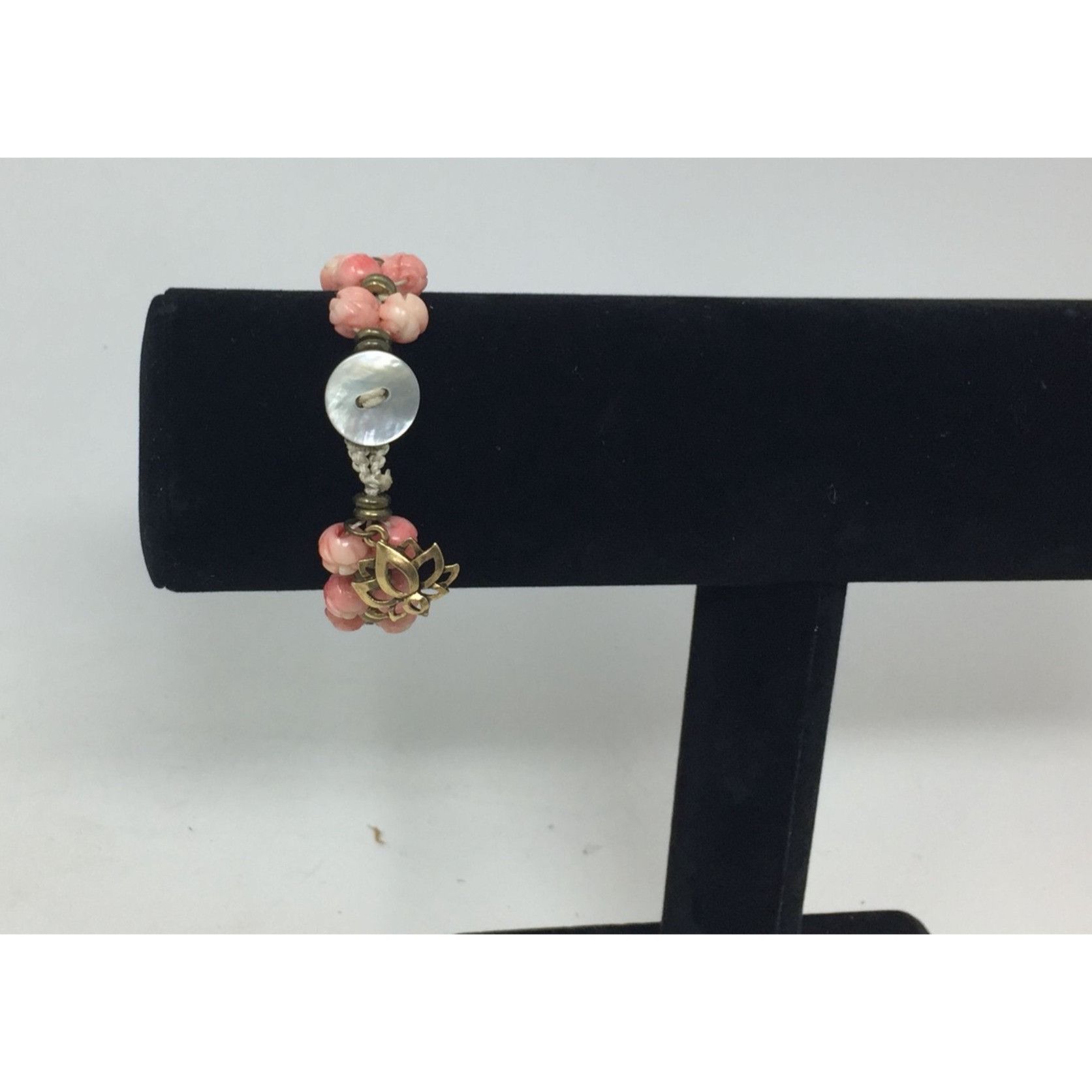 Other Women's Gold Tone Bracelet with Pink Flowers on it Size ONE SIZE - 8 Thumbnail