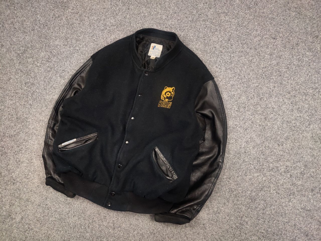 NBA Rare Vintage 90's Grizzlies Bern Wool Leather Bomber jacket Size US XL / EU 56 / 4 - 3 Thumbnail