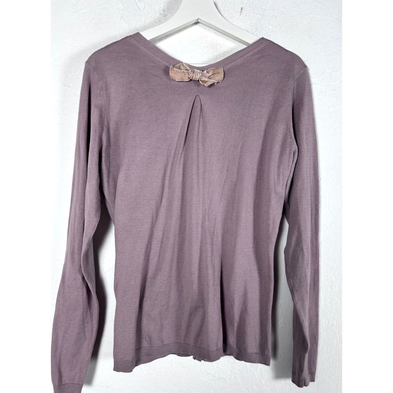Vintage Cabi Womens Button Front Cardigan Sweater Large Lavender Pockets with Bow Accents Cardigan L Purple Womens Size L / US 10 / IT 46 - 2 Thumbnail
