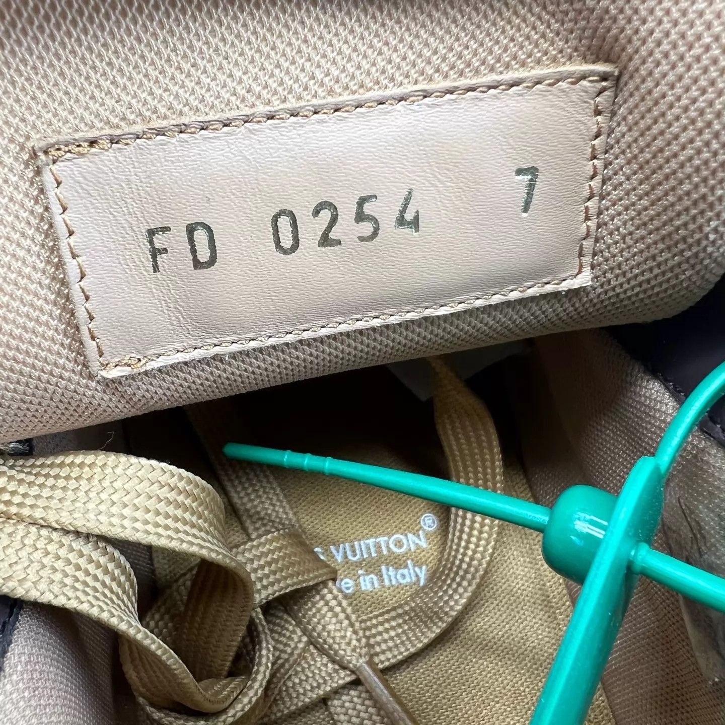 Louis Vuitton LV Brown Rivets Trainer US7(41) Like New Worn Once Size US 8 / EU 41 - 8 Thumbnail