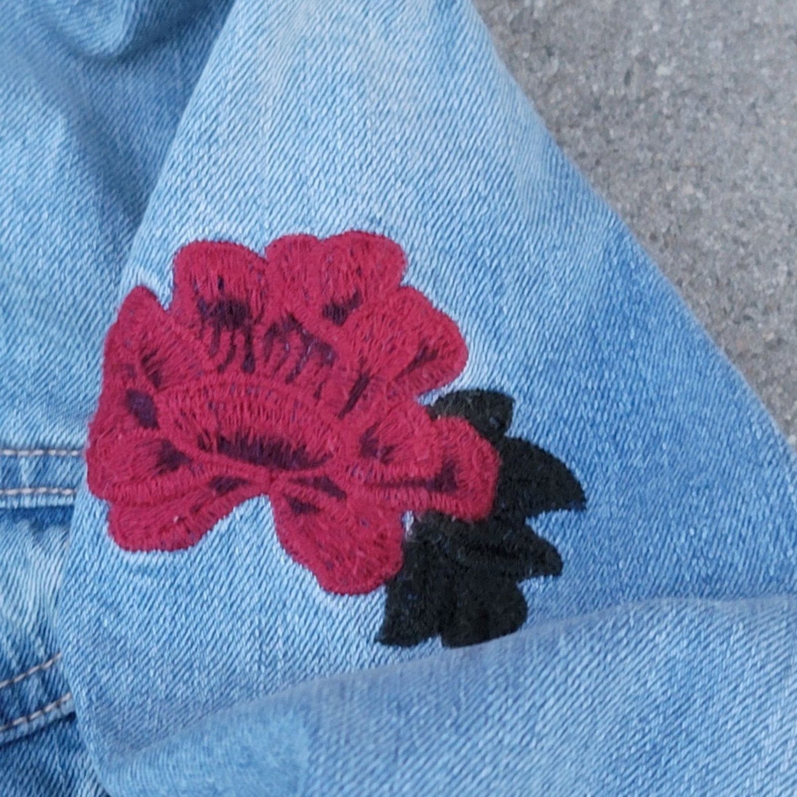 Arizona Jean Co. Arizona Jean Co Distressed Embroidered Roses Denim Jacket Size XL / US 12-14 / IT 48-50 - 4 Thumbnail