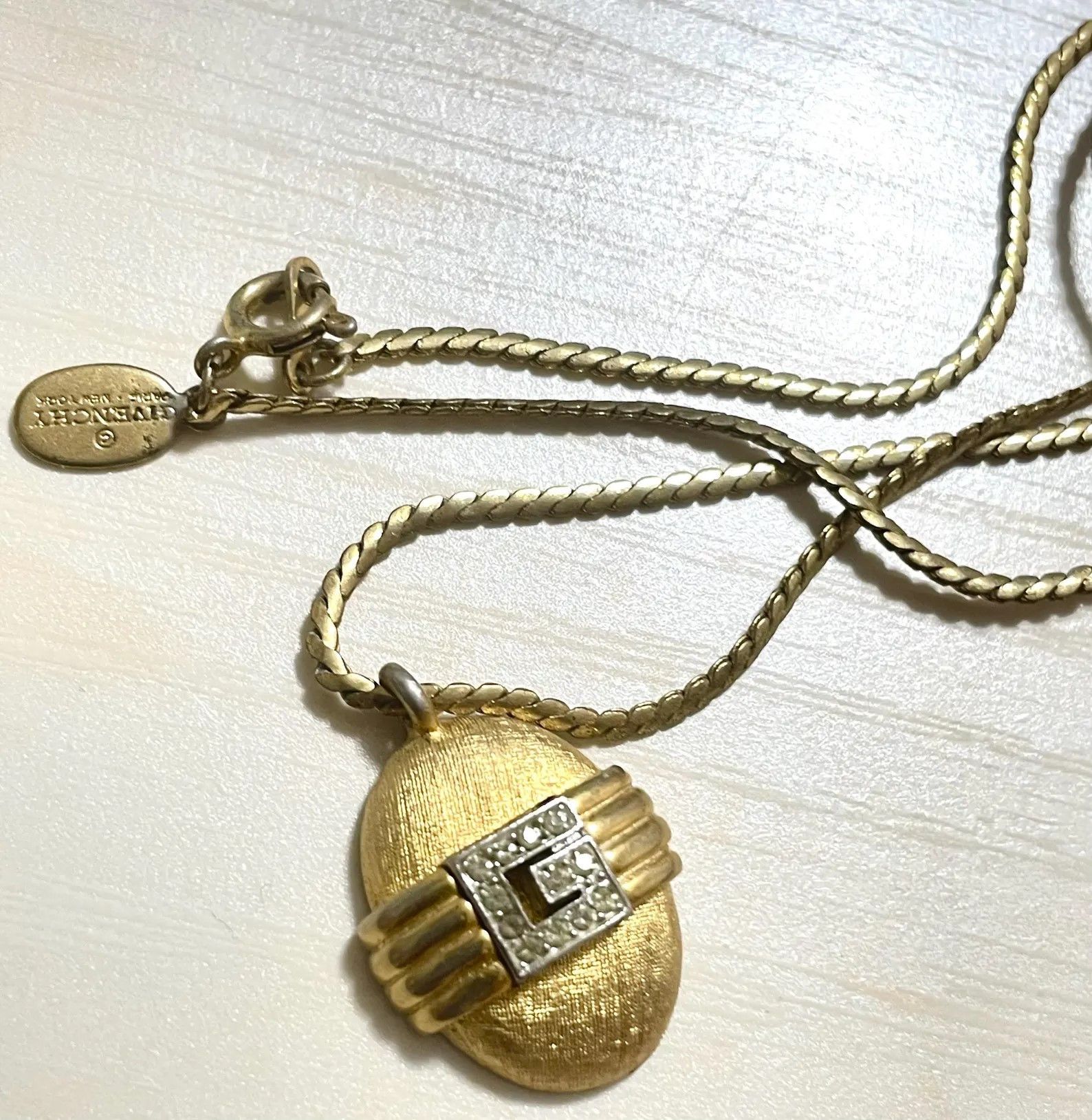 Givenchy Vintage Givenchy gold chain necklace with oval G logo top Size ONE SIZE - 2 Thumbnail