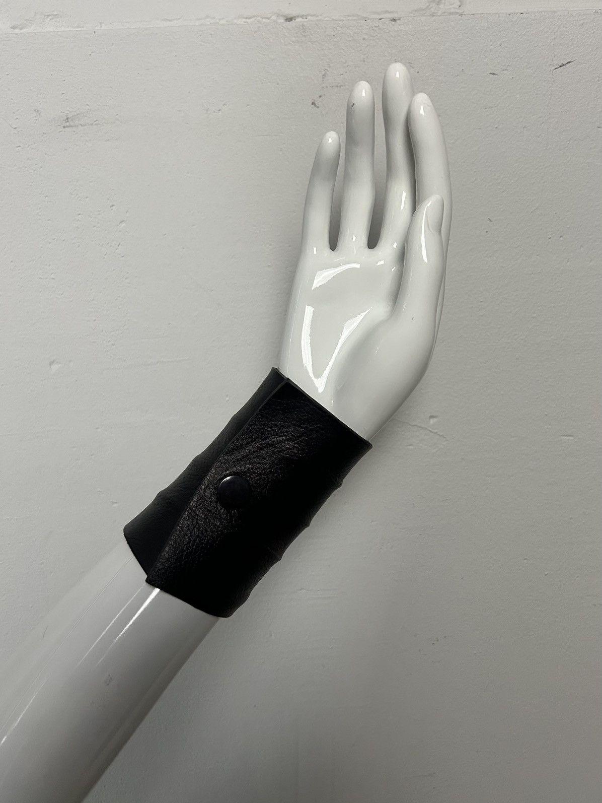 Other Black leather handmade bracelet Size ONE SIZE - 7 Thumbnail