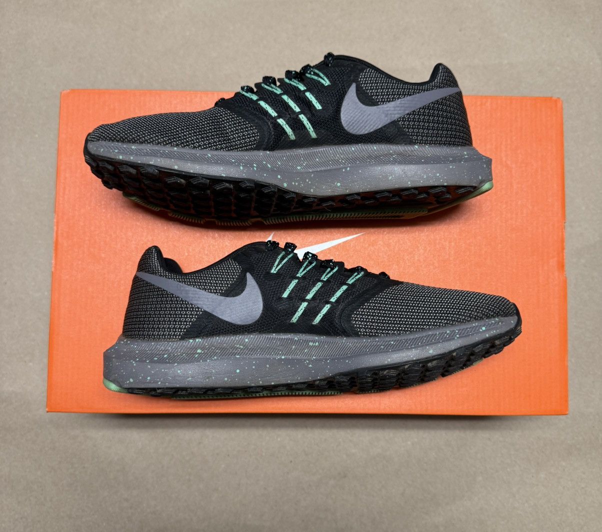 Nike Nike Swift Run SE Gunsmoke Green Glow women’s 7.5 Running! Size US 7.5 / IT 37.5 - 2 Thumbnail