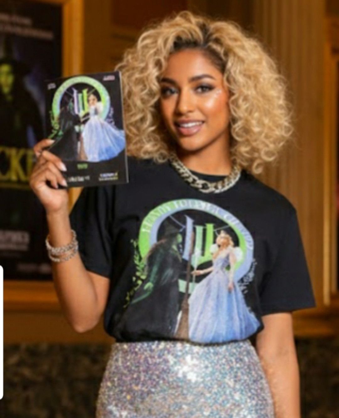 Port & Company WICKED MOVIE T-SHIRT ELPHABA & GLINDA EMERALD CITY EDITION L Size L / US 10 / IT 46 - 3 Thumbnail