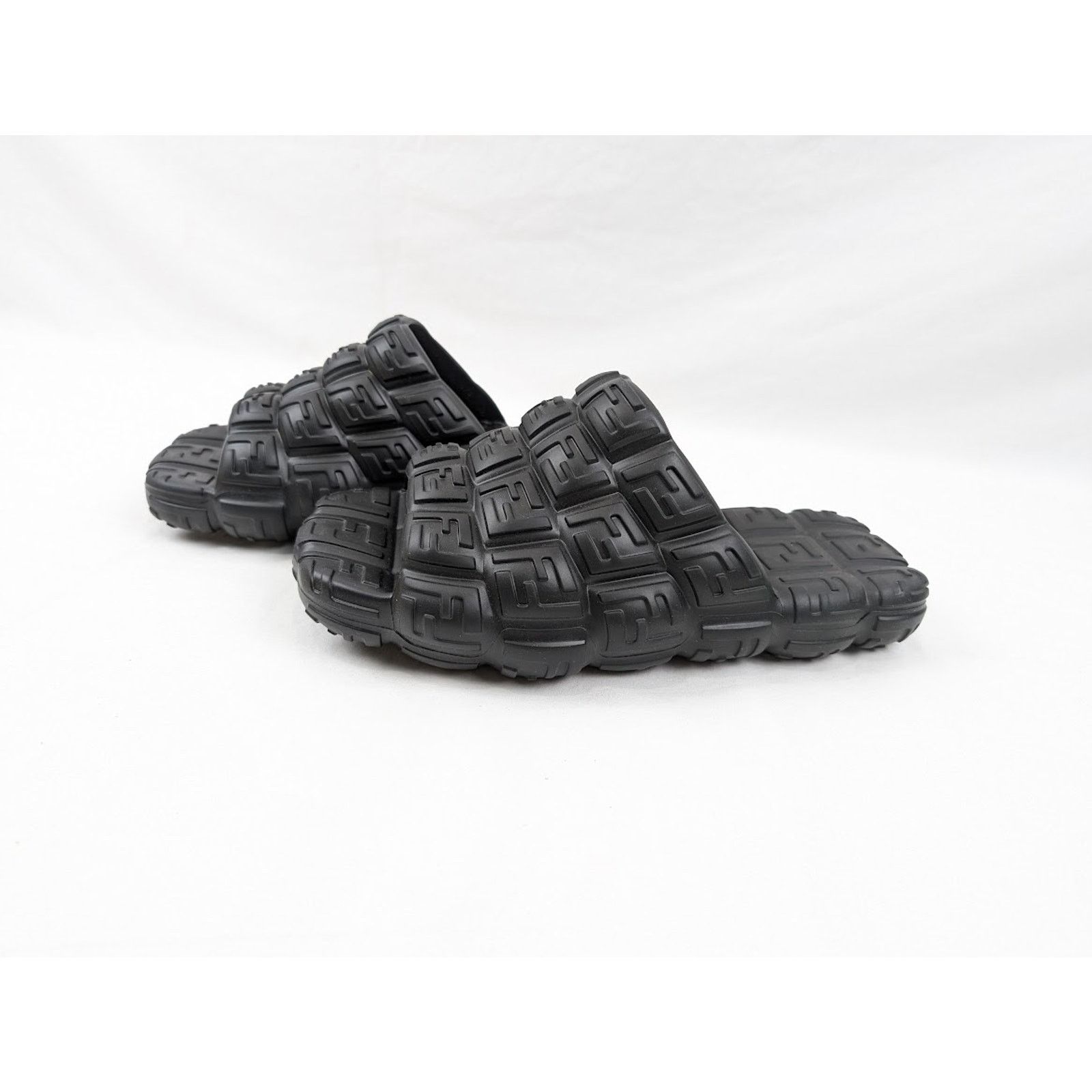 Fendi o1rshd1 Rubber Sole Fendi Logo Slipper Slide Sandal in Nero Size US 7 / EU 40 - 14 Thumbnail