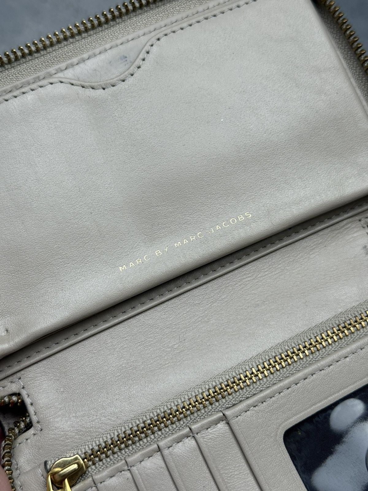 Marc by Marc Jacobs Vintage Marc by Marc Jacobs Beige Zip Around Wallet Rare Size ONE SIZE - 18 Thumbnail