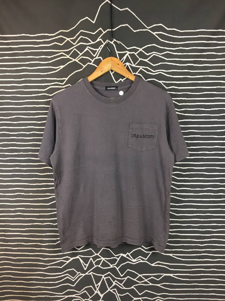 Lyle & Scott Lyle & Scott Faded Charcoal Embroidered Logo Pocket Tee Size US M / EU 48-50 / 2 - 2 Thumbnail