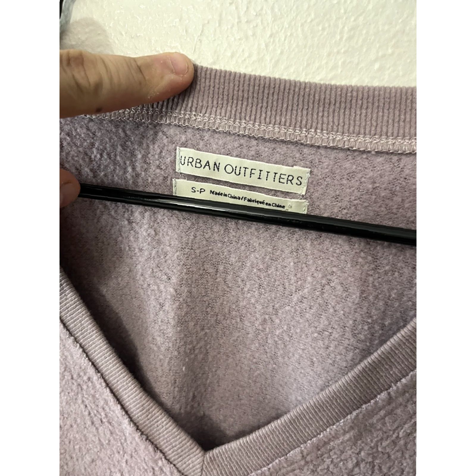 Urban Outfitters Urban Outfitters Sweater Women’s Size Small Blush Pink V-Neck Long Sleeves Size S / US 4 / IT 40 - 3 Thumbnail