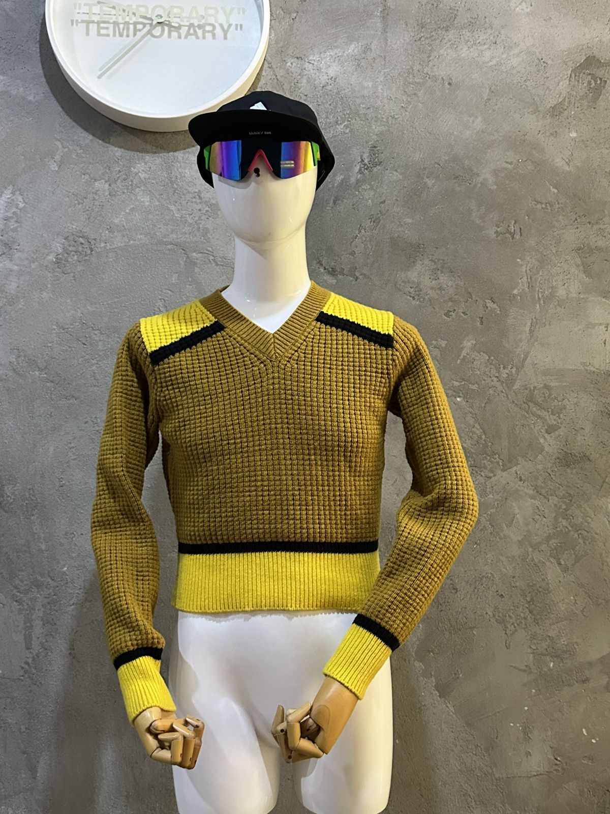 Marni × Uniqlo FW22 Marni x Uniqlo Popcorn Knitted V Neck Size US M / EU 48-50 / 2 - 6 Thumbnail