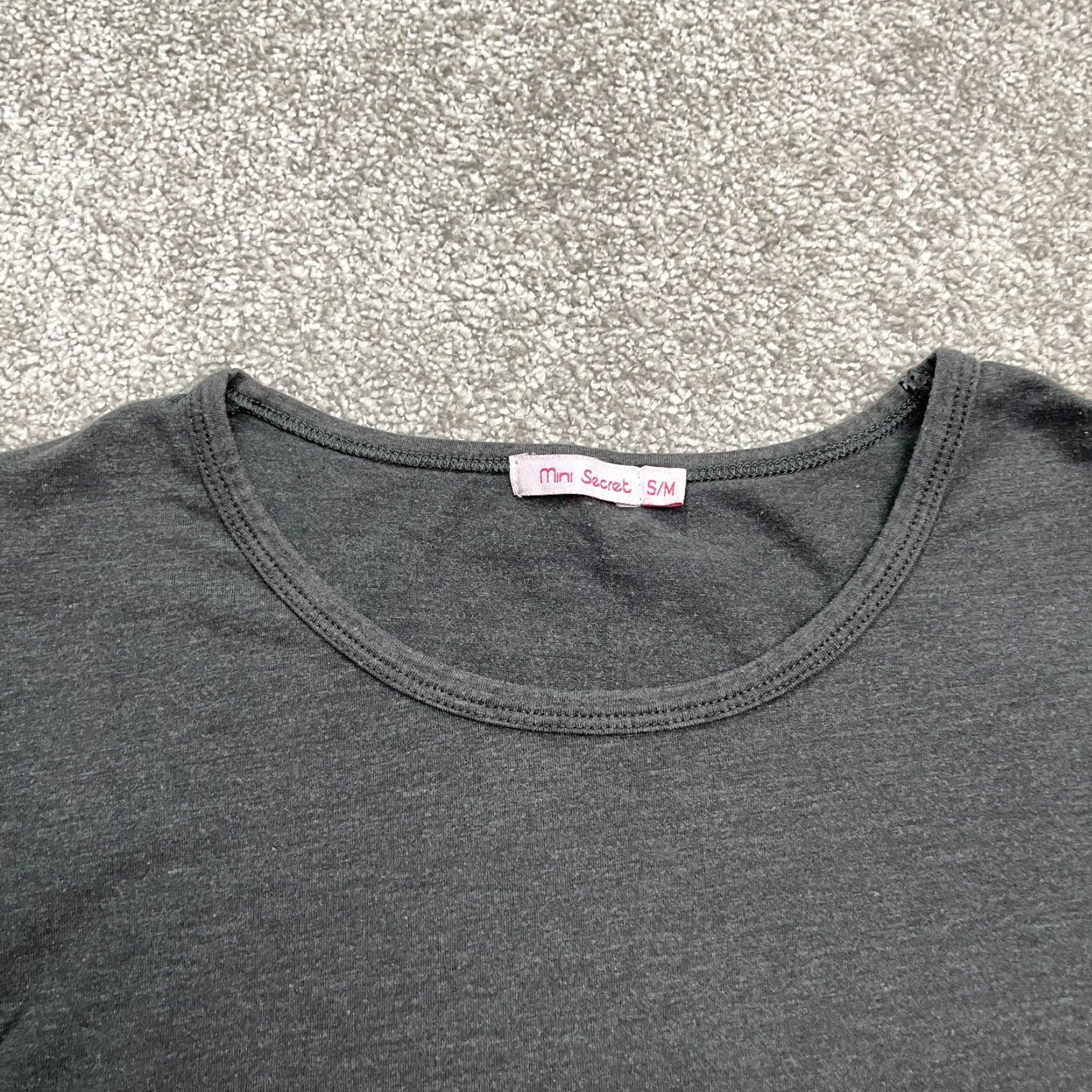 Vintage Mini Secret T-Shirt Shirt Womens S/M Dark Gray Crew Neck Short Sleeve Top Lightweight Cotton Casual Everyday Wear Womens S/M Gray 90s? Size S / US 4 / IT 40 - 4 Thumbnail