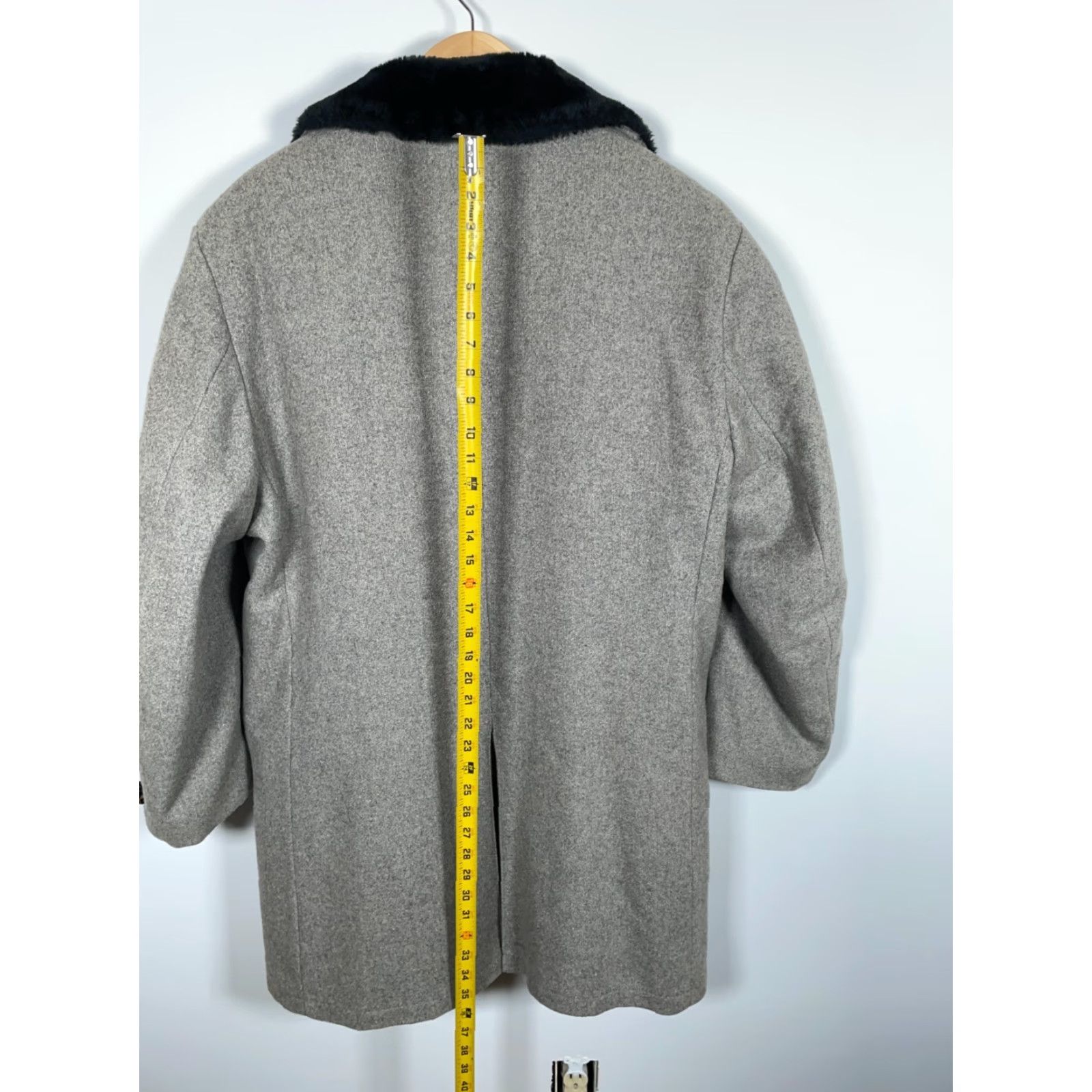 Vintage VINTAGE Field & Stream Coat Wool Gray Faux Fur Collar 70s Men 44 Regular Mid-Length Trench Coat Mens Size US S / EU 44-46 / 1 - 6 Thumbnail