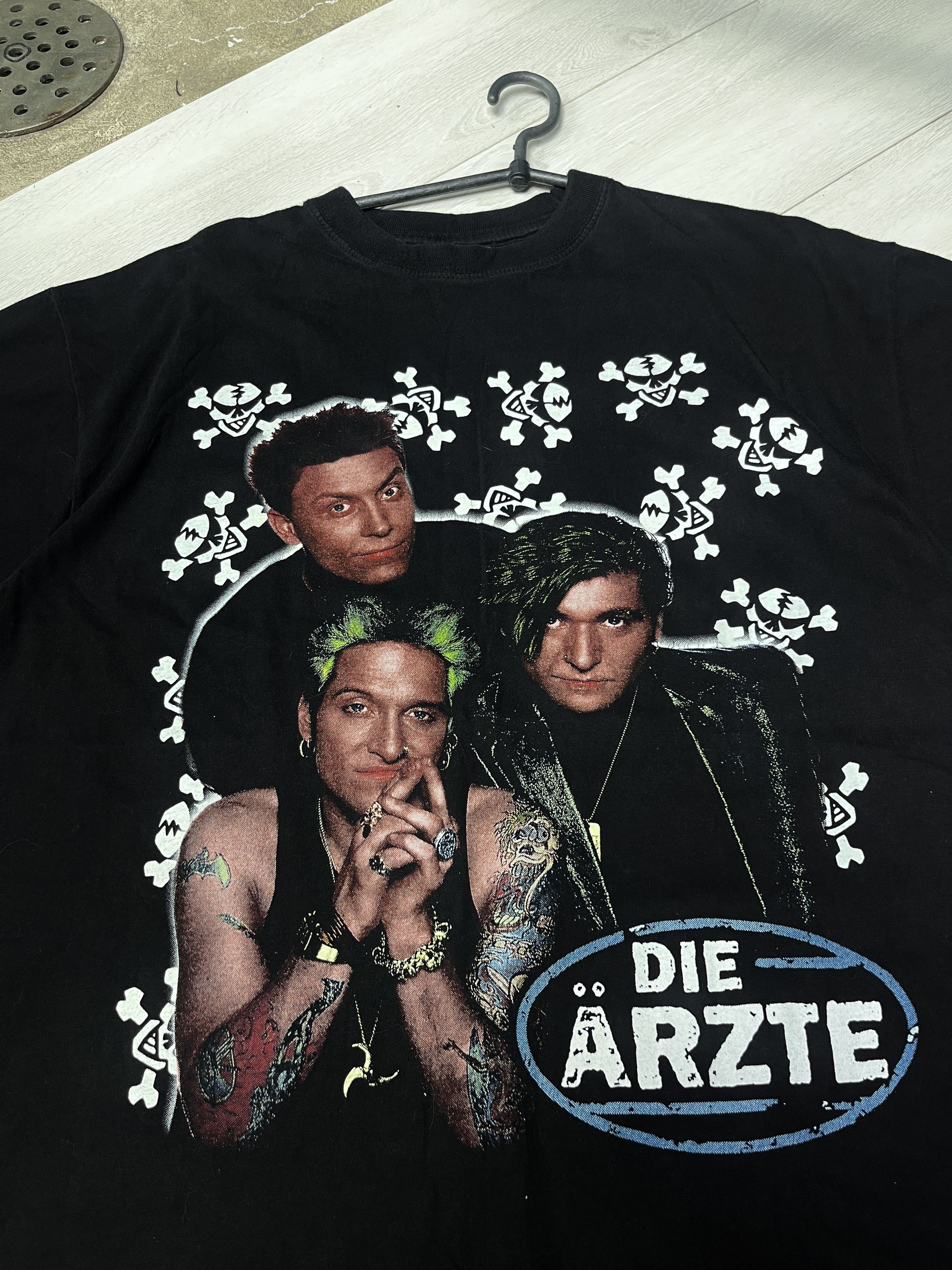 Band Tees 1990s DIE ÄRZTE GERMAN PUNK ROCK BAND TEE - LOT № 966 Size US XL / EU 56 / 4 - 5 Thumbnail
