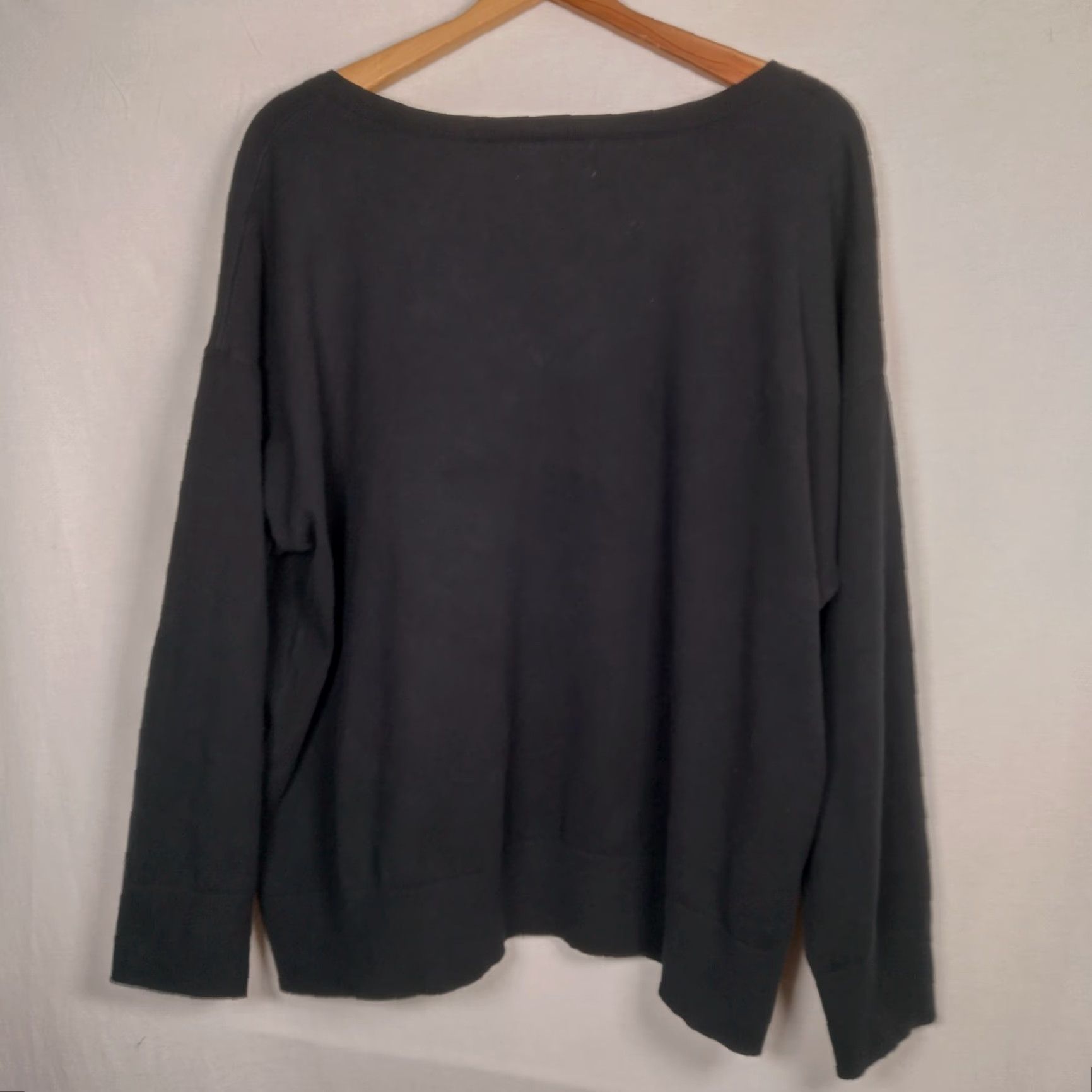 Vintage VINTAGE Haunted Mansion Madame Leota Sweater Women 2X Old Navy Black V Neck Halloween Size XXL / US 16-18 / IT 52-54 - 3 Thumbnail